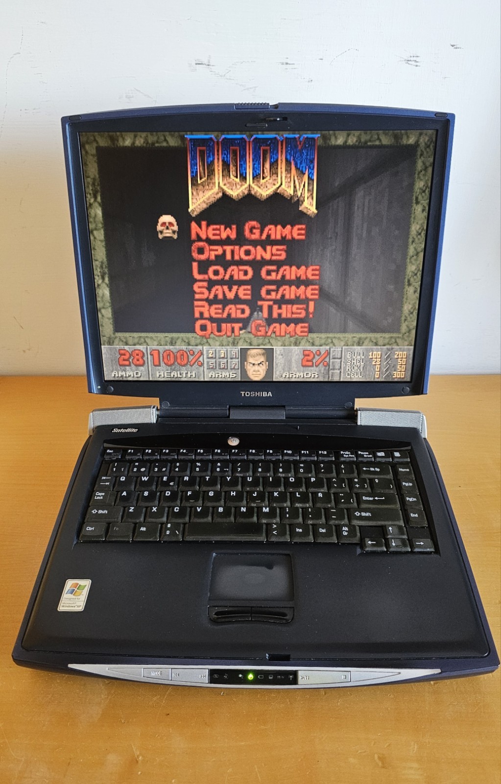 ToshibaS1900 Intel Pentium 4 Ati Radeon Windows 98/XP DualBoot PC