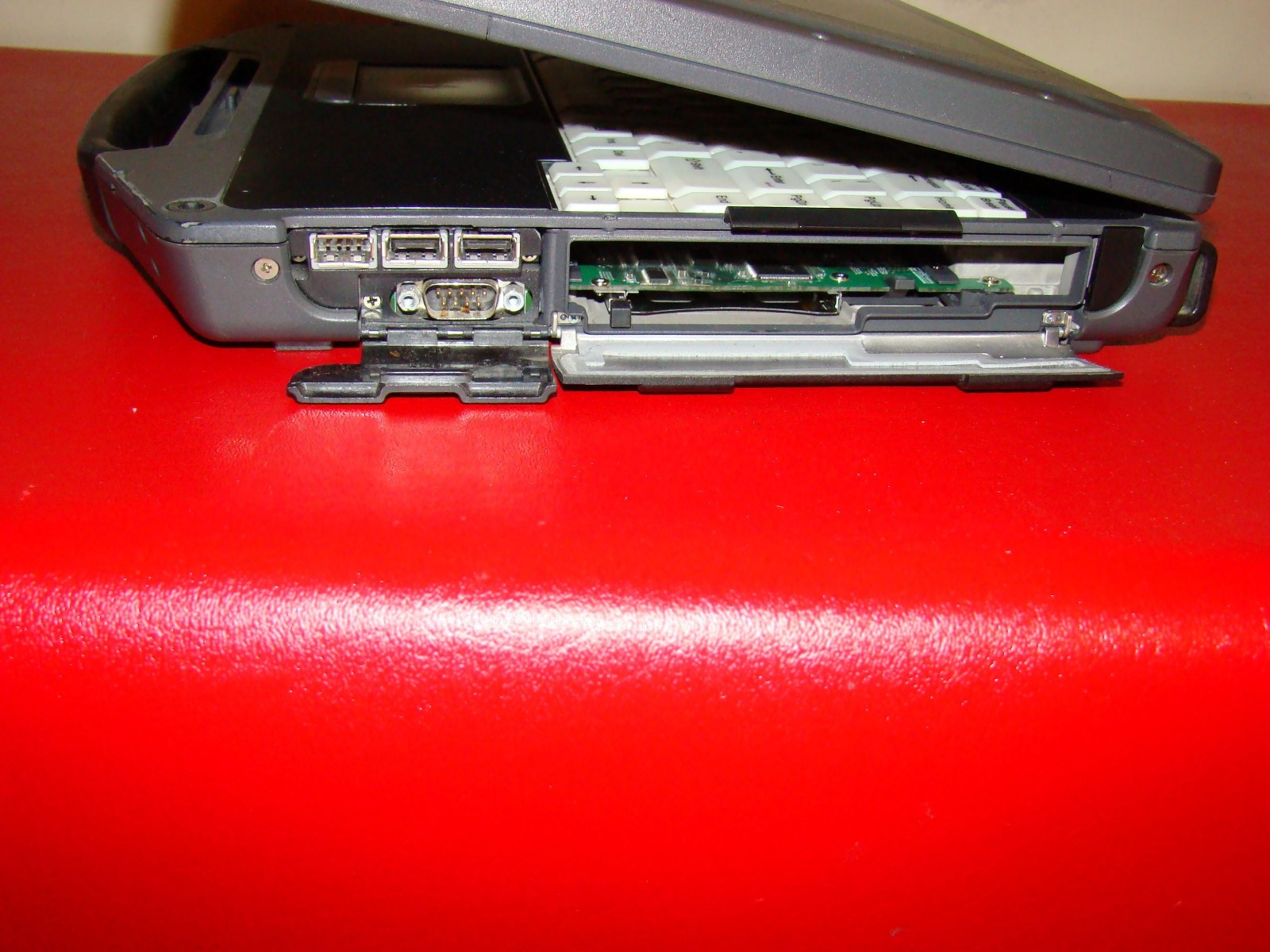 General Dynamics GD8000 Rugged Laptop CORE 2 DUO 1.86GHz 4GB RAM FOR PARTS
