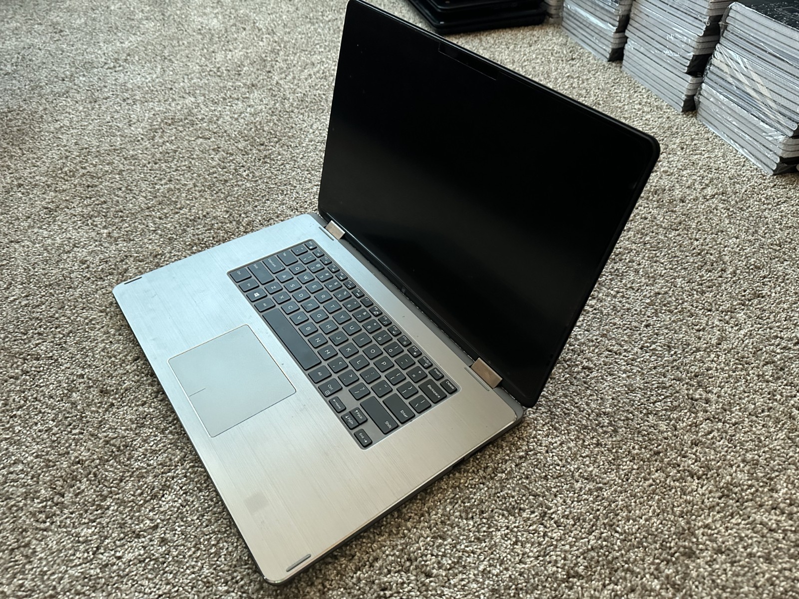 Dell Inspiron 7568 – Intel Core i7-6500U, 8 GB RAM, 1 TB HDD WIN10
