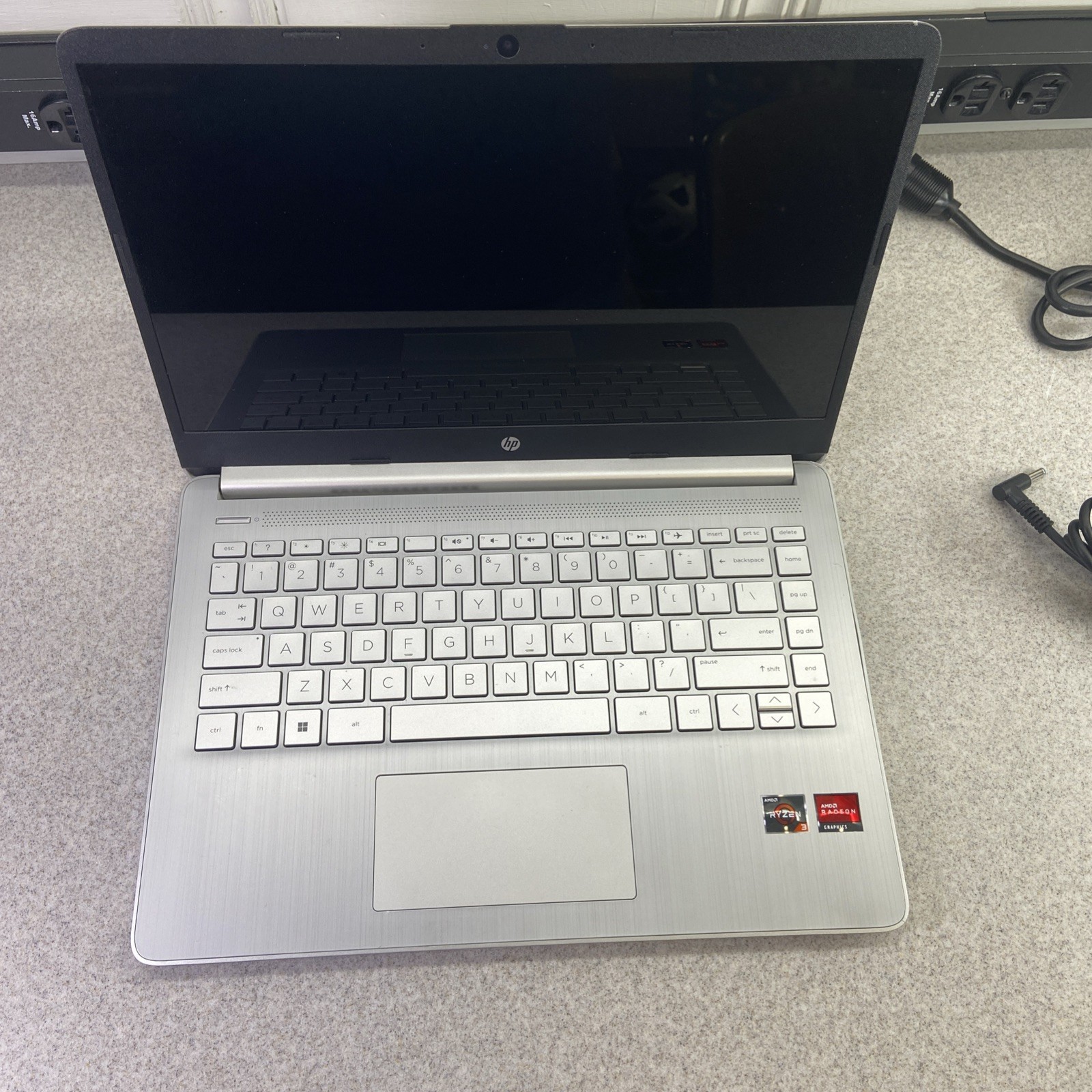 HP 14-fq0110wm HP 14″ FHD AMD Ryzen 3 3250U 2.6GHz AMD Radeon Graphics 4GB RAM