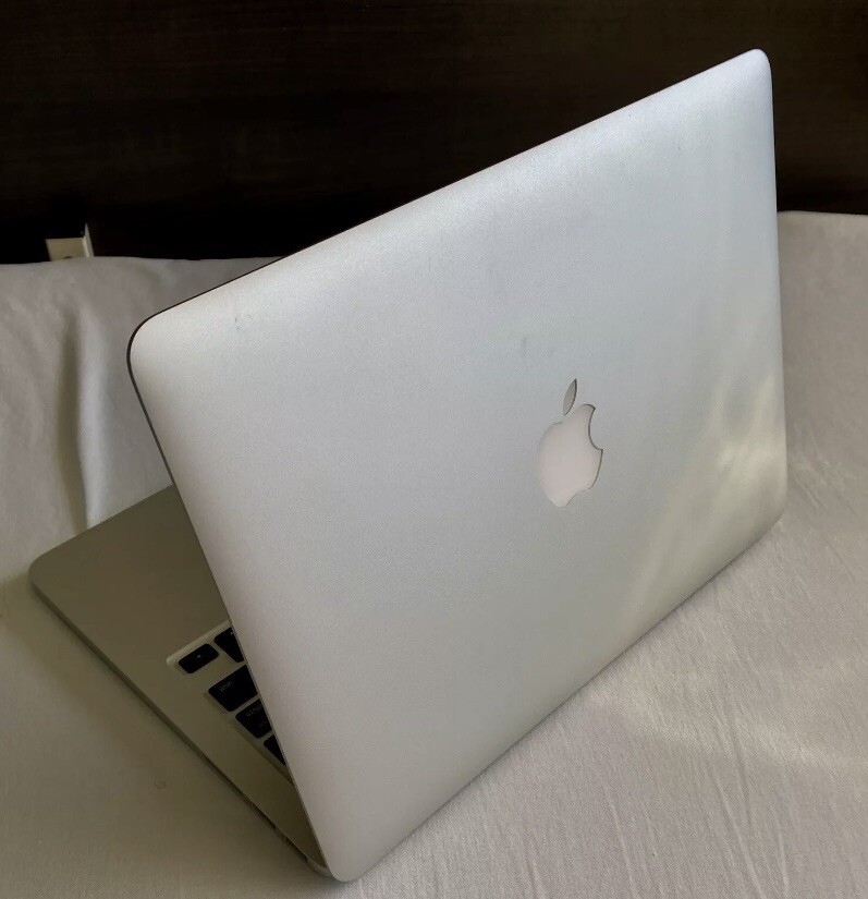 Apple MacBook Pro 13” – macOS 15.X Sequoia – Low Battery Charge Cycles – MINT