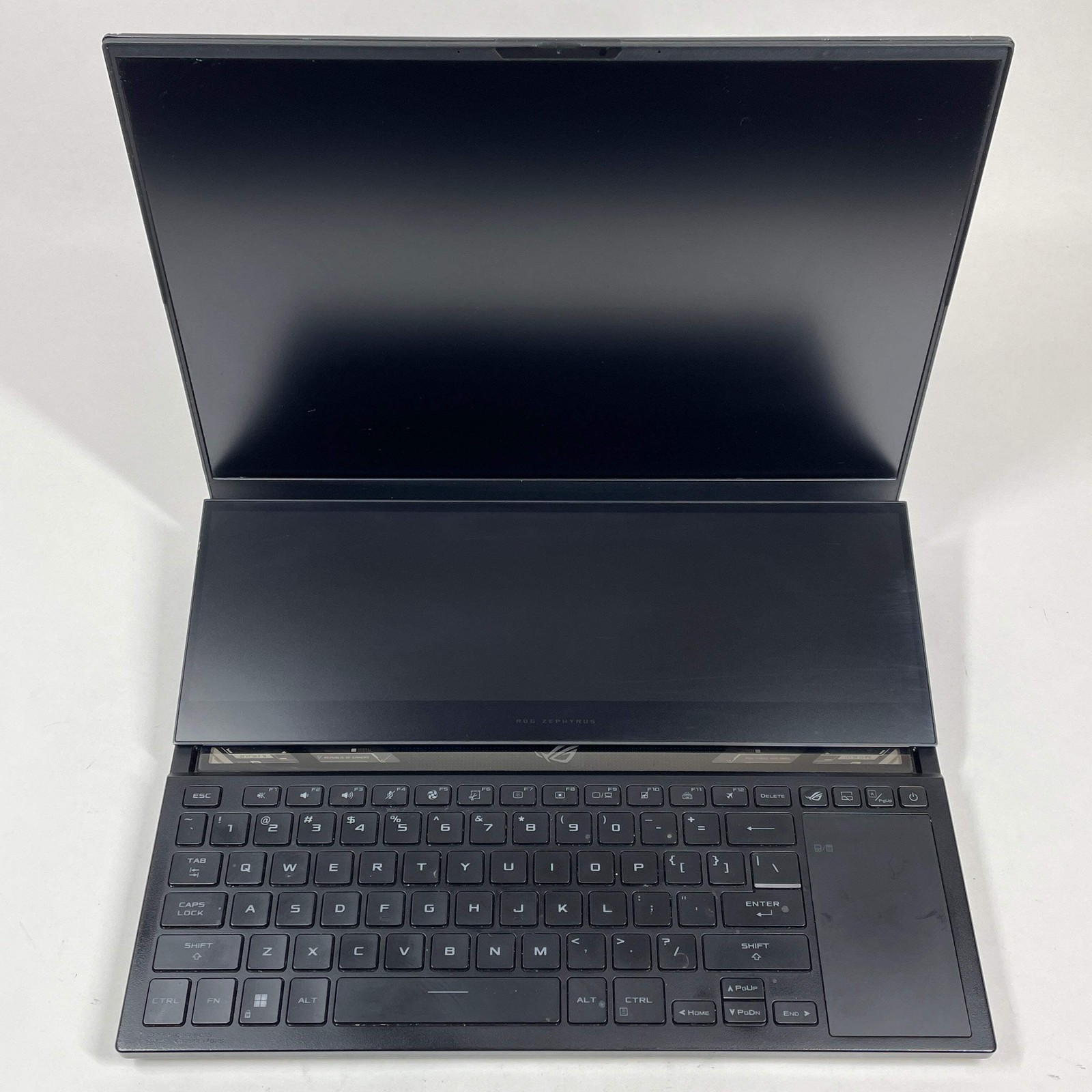 Asus ROG Zephyrus Duo 16 GX650 16″ Ryzen 9 6900HX 3.3GHz 32GB RAM 1TB SSD GeForc