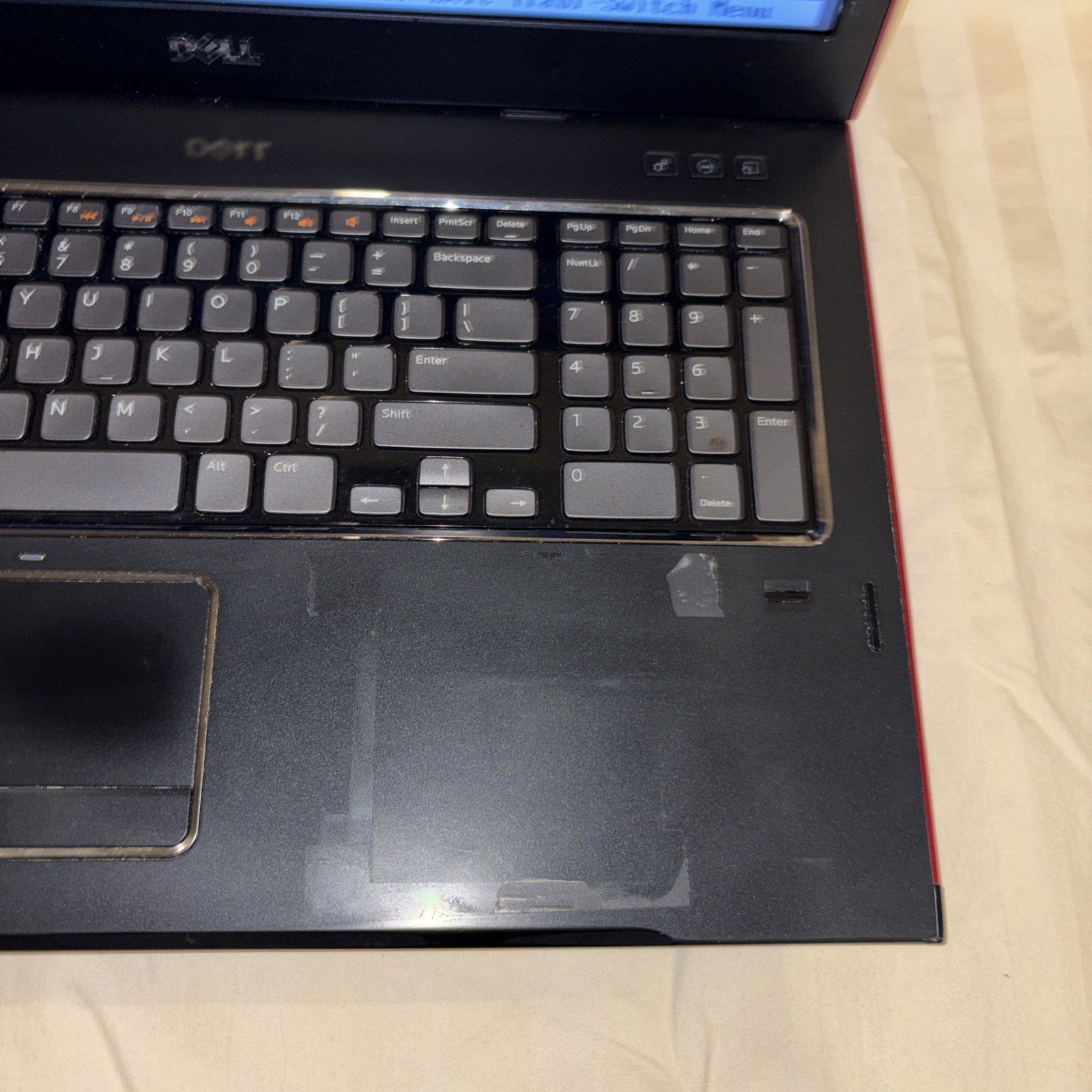 Dell Vostro 3750 – 17.3″ Intel i5-2410M 2.30GHz 8GB RAM – no hdd – boots to bios