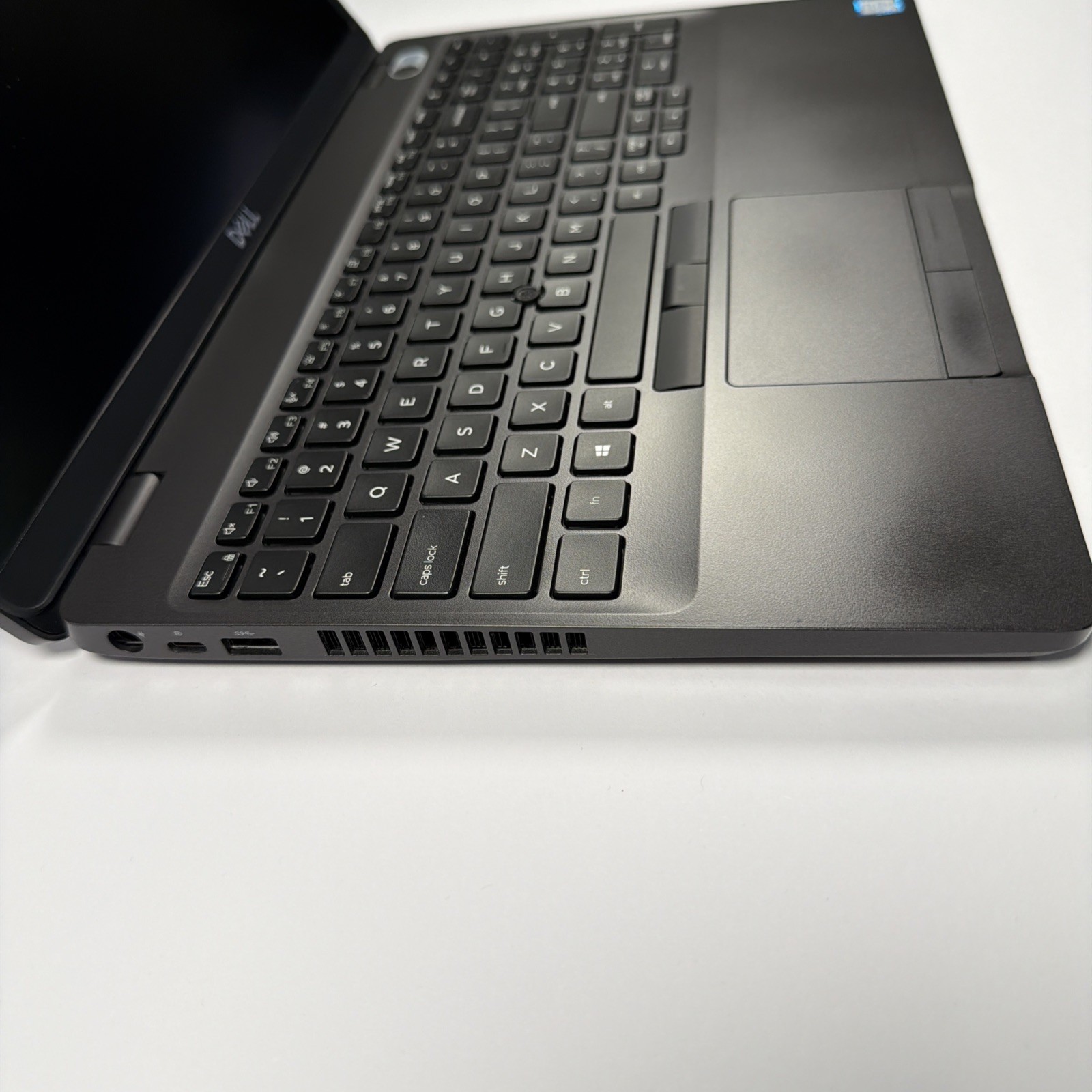 Dell Latitude 5500 15.6″ Intel Core i5-8365U 16GB RAM 256GB NVMe Win11Pro – READ