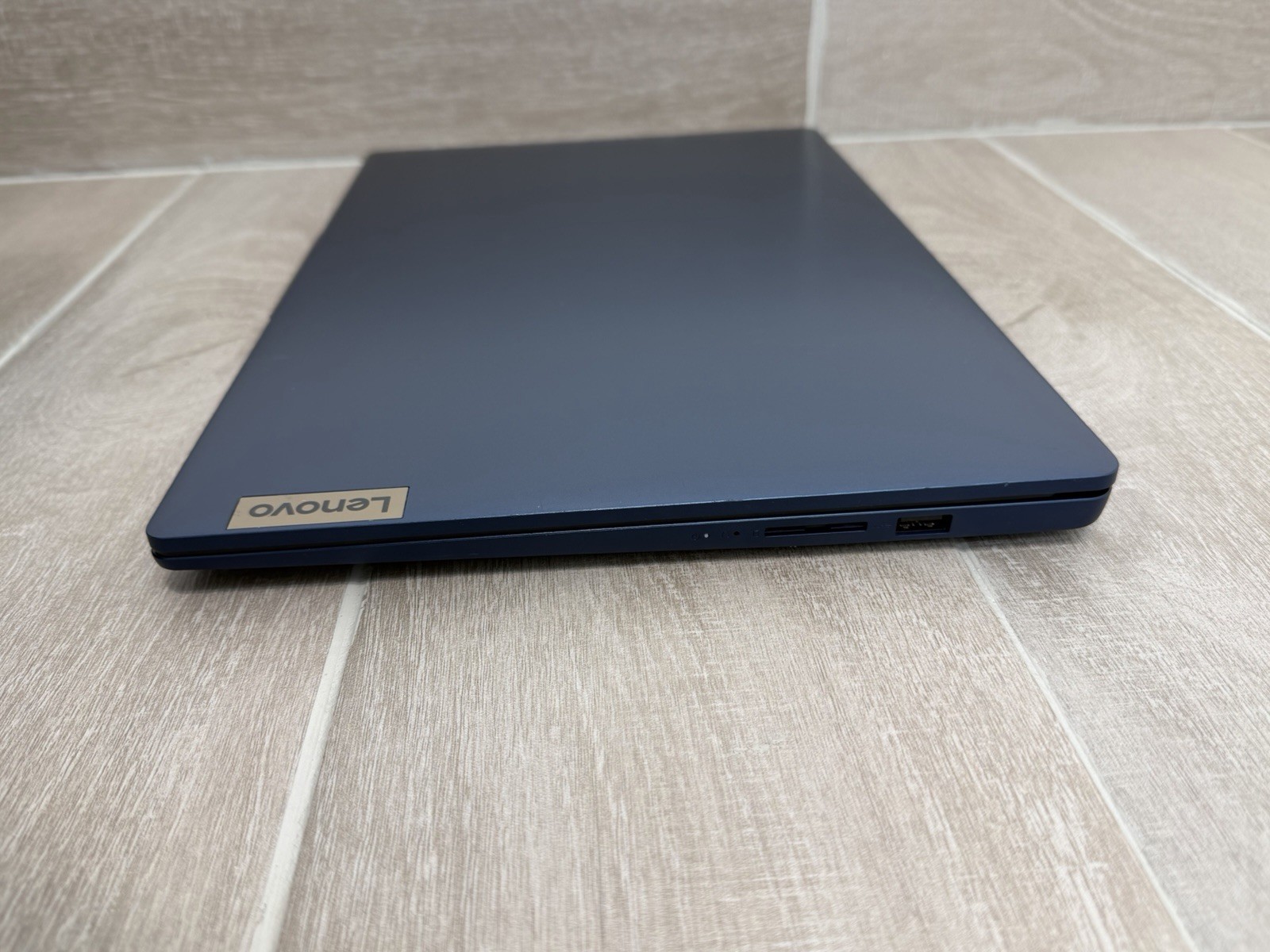 LENOVO IdeaPad Slim 3 15IAN8 15.6″ FHD Core i3-N305 8GB RAM 256GB NVMe Win-11
