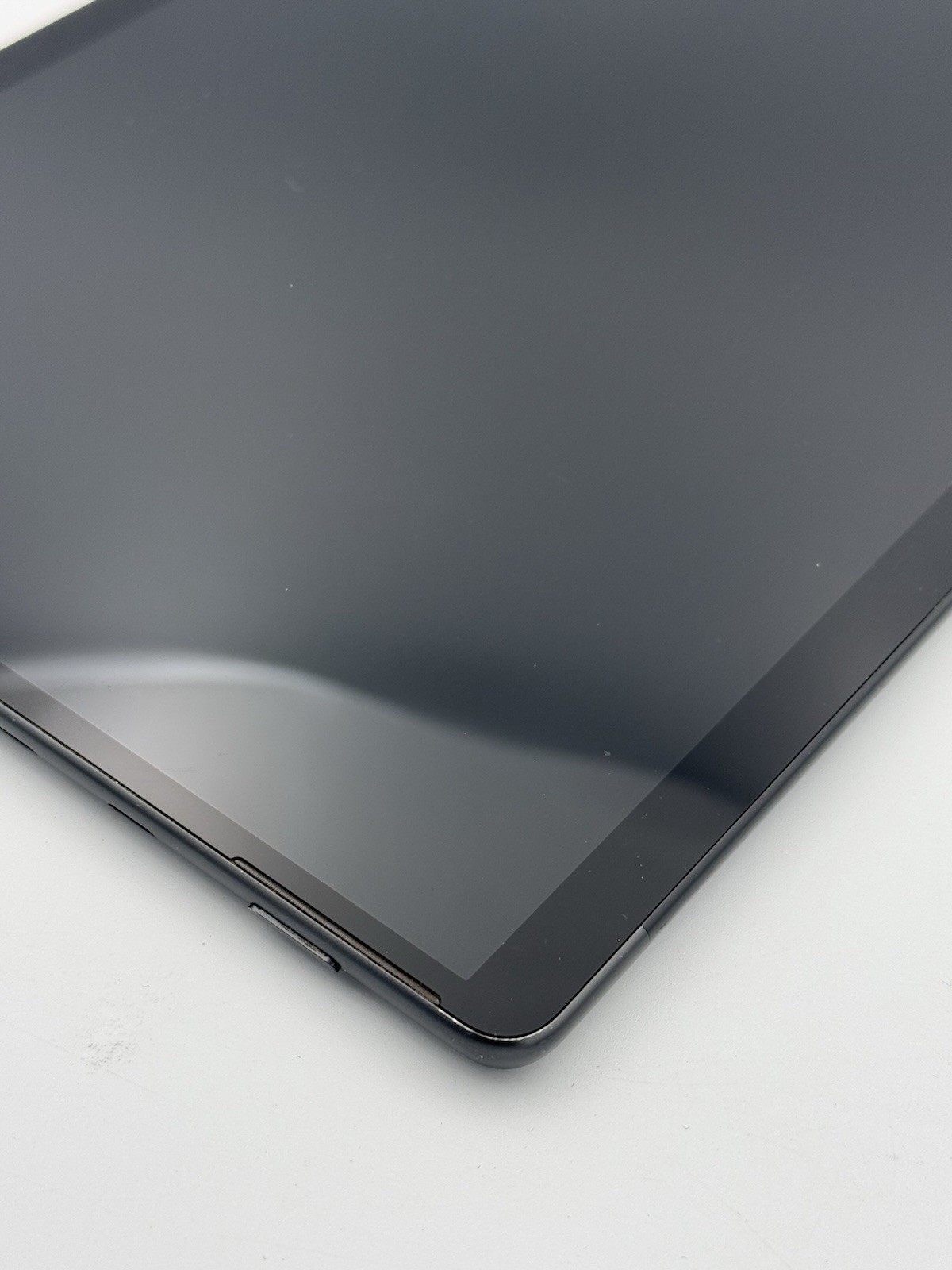 Microsoft Surface Pro 8 13” – i5 11th Gen | 8GB RAM | 256GB SSD (READ) – 31C