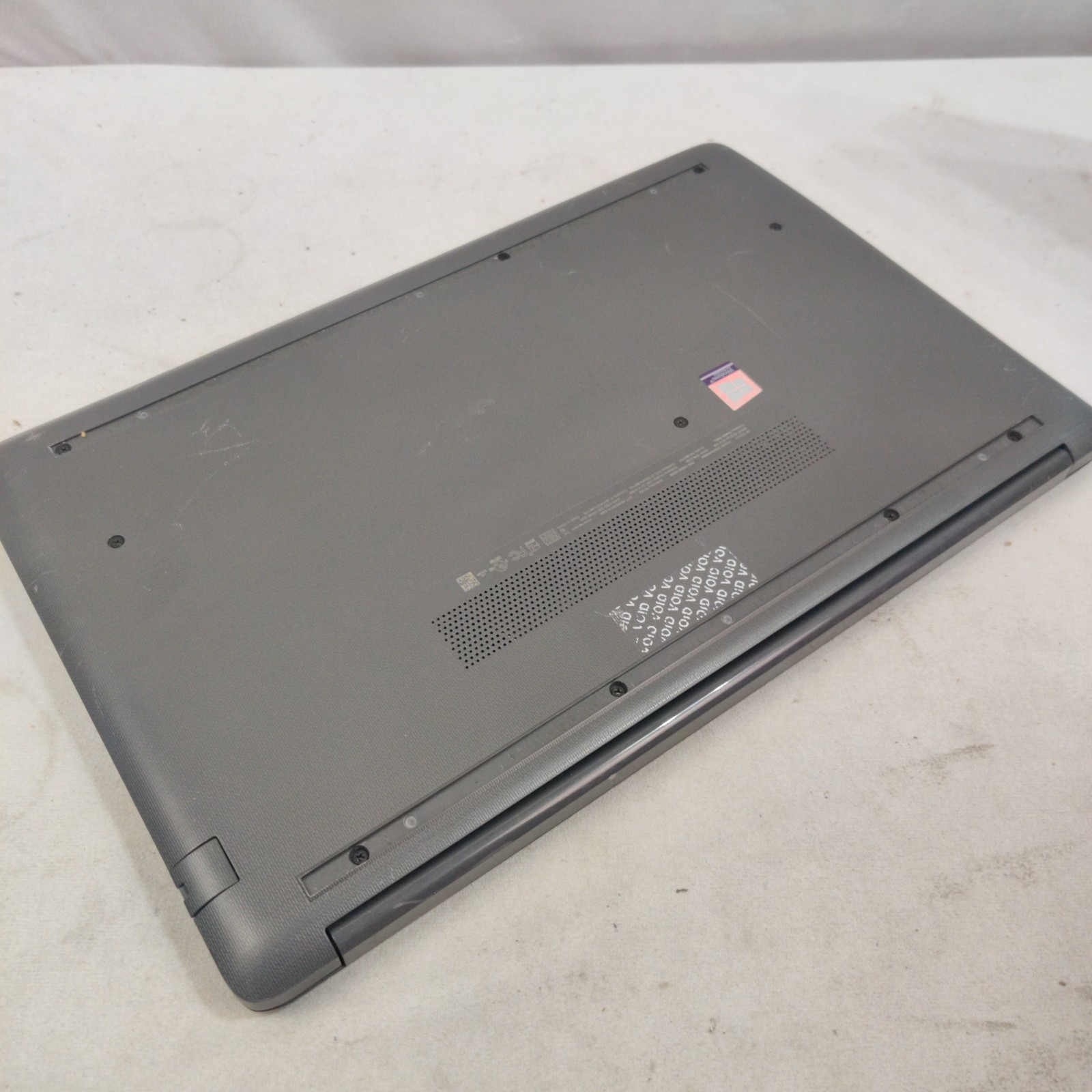 HP 255 G7 15.6″ A4-9125 2.3GHz 8GB RAM Win 10 (NO HDD/AC ADAPTER)
