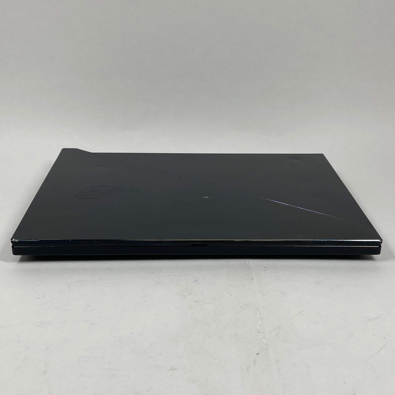 Asus ROG Zephyrus Duo 16 GX650 16″ Ryzen 9 6900HX 3.3GHz 32GB RAM 1TB SSD GeForc
