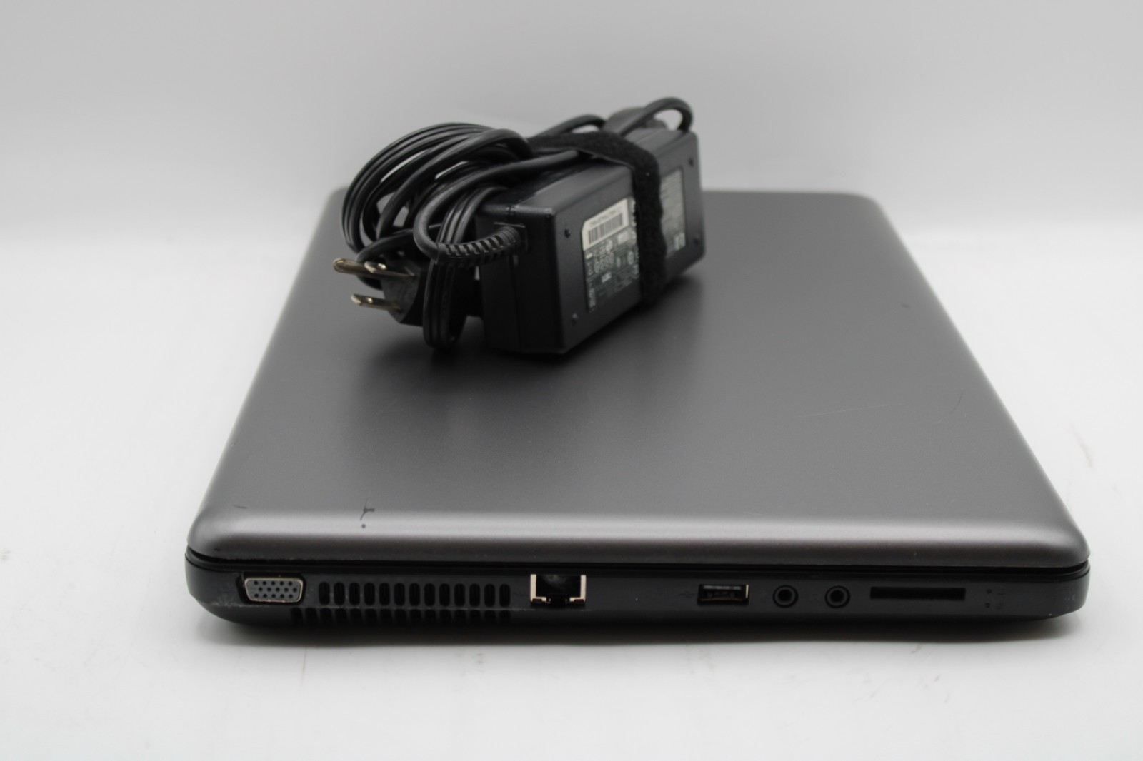 HP 2000-369WM _ AMD E-450 @ 1.65 GHz _ 4GB RAM _ No SSD / OS