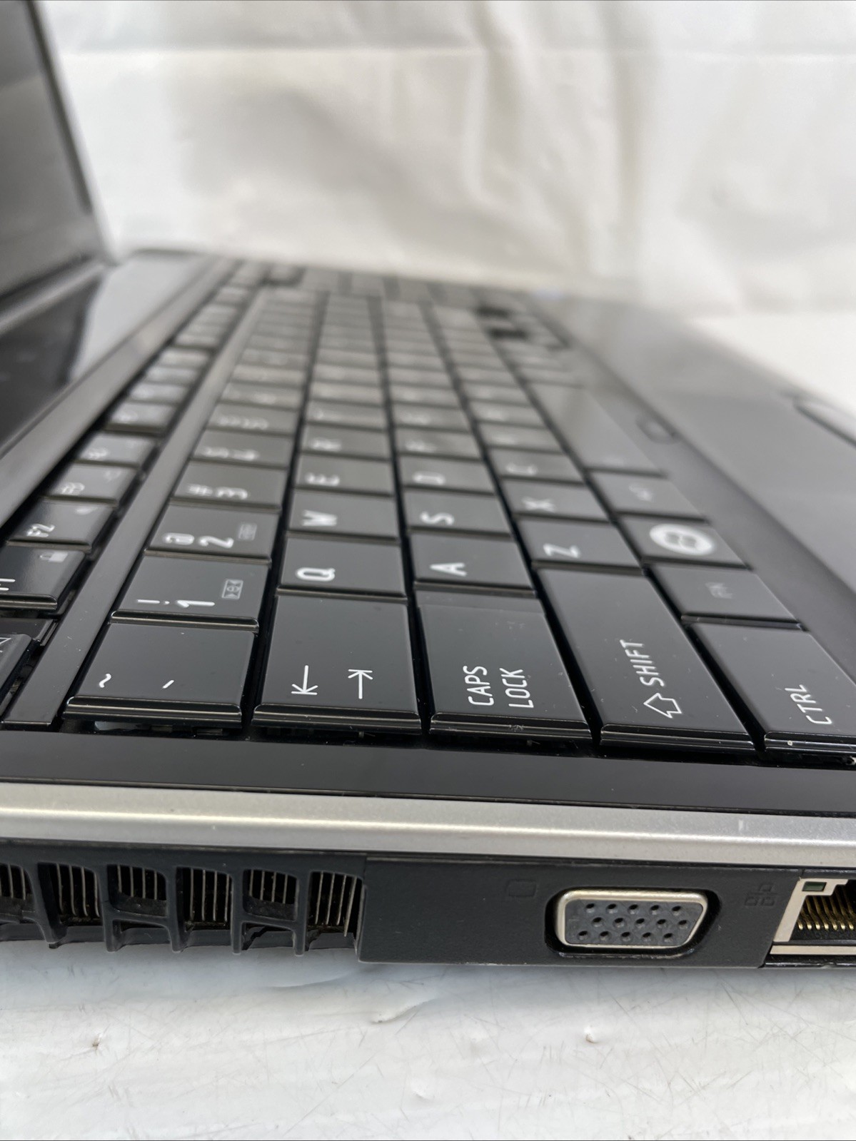 Toshiba Satellite A505-S6005 Intel Core i3-330M 2.13GHz 4GB RAM 500GB HDD Win10