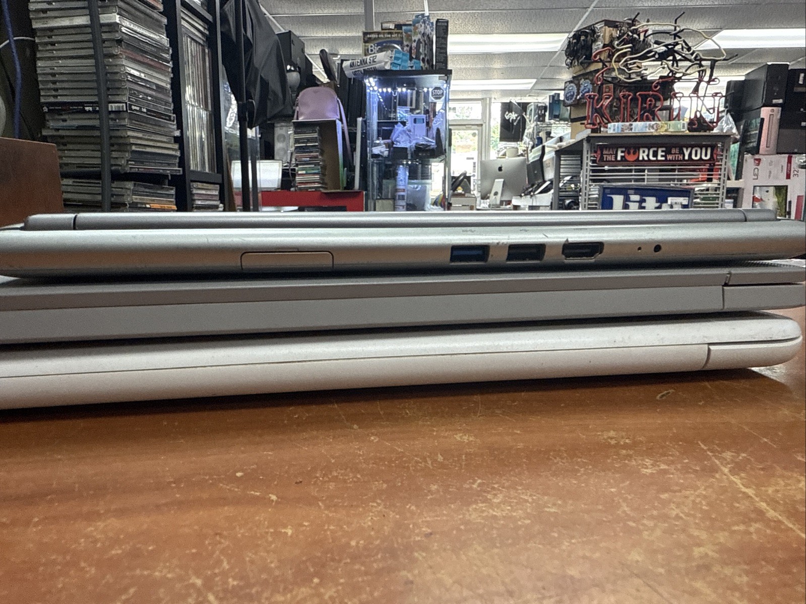 LOT OF 3 Chromebooks 2HP 1SAMSUNG XE303C12 FOR PARTS ONLY- AS-IS FOR PARTS