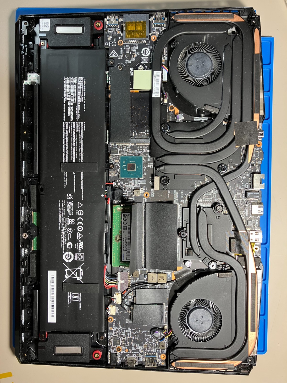 MSI GE76 Raider 17.3″ Gaming Laptop MS-17K3, 16GB RTX 3060 for parts not working