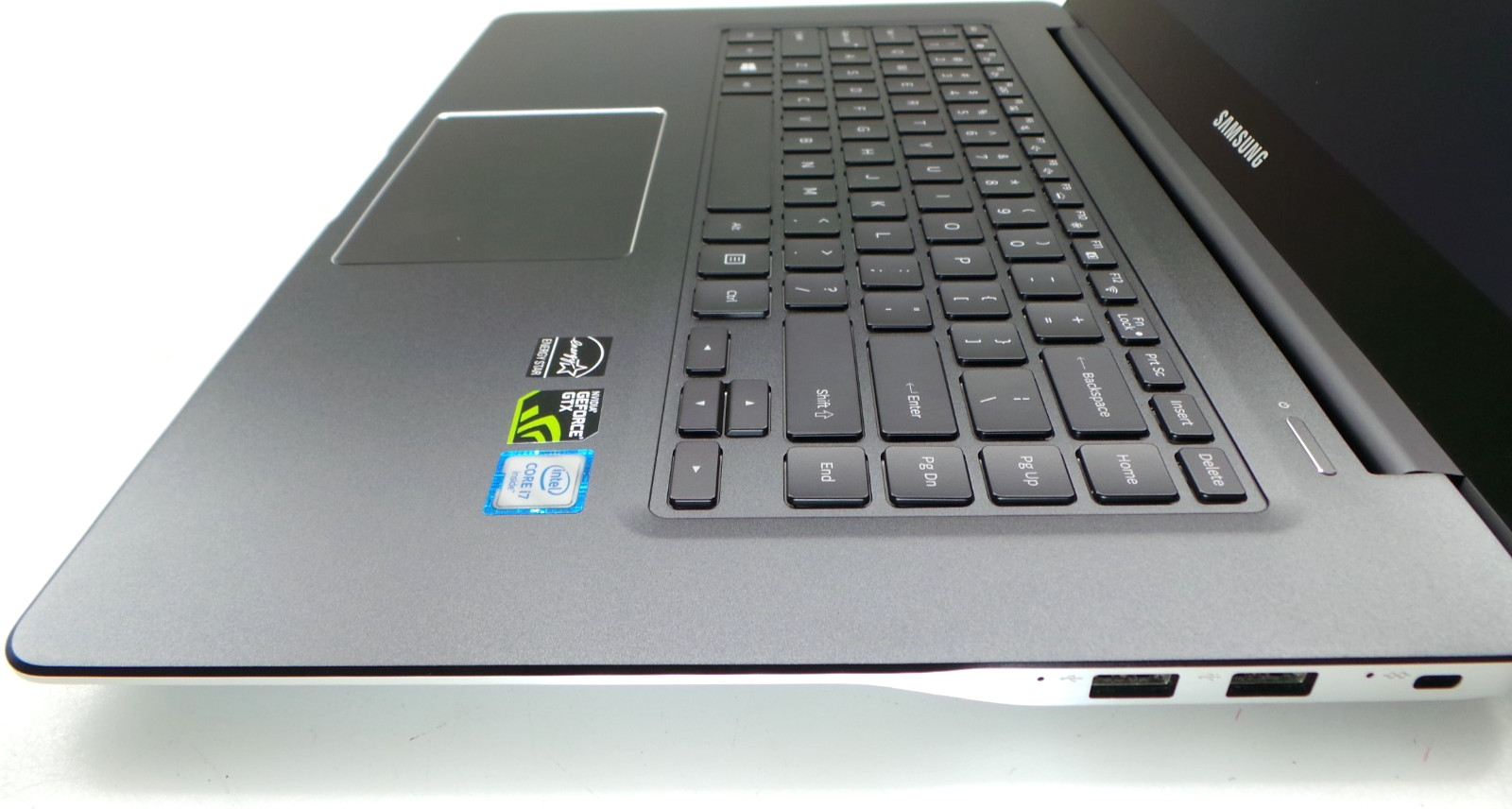 Samsung Notebook NP940Z5L | 15.6″ | i7-6700HQ | 8GB 256GB SSD | Touchscreen