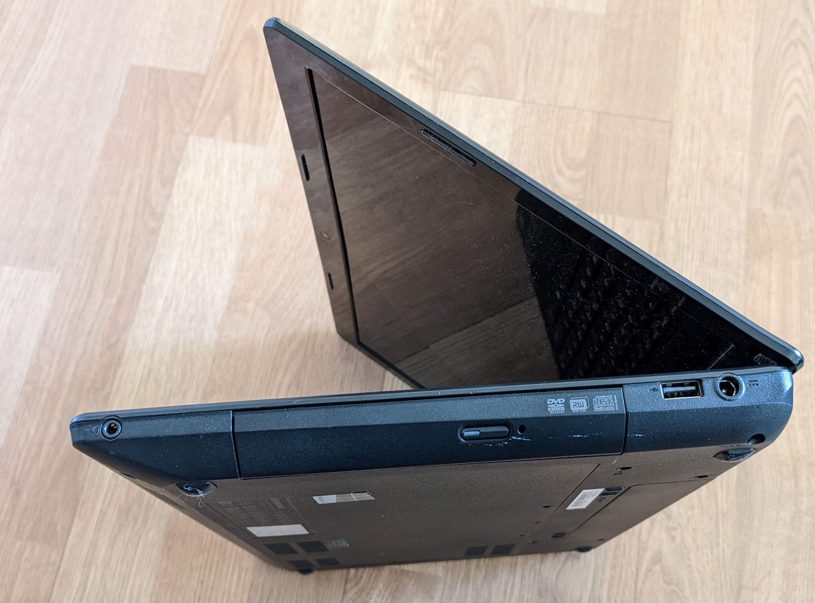 BROKEN SCREEN – Lenovo G580 15.6″ Intel Pentium Processor | For Parts