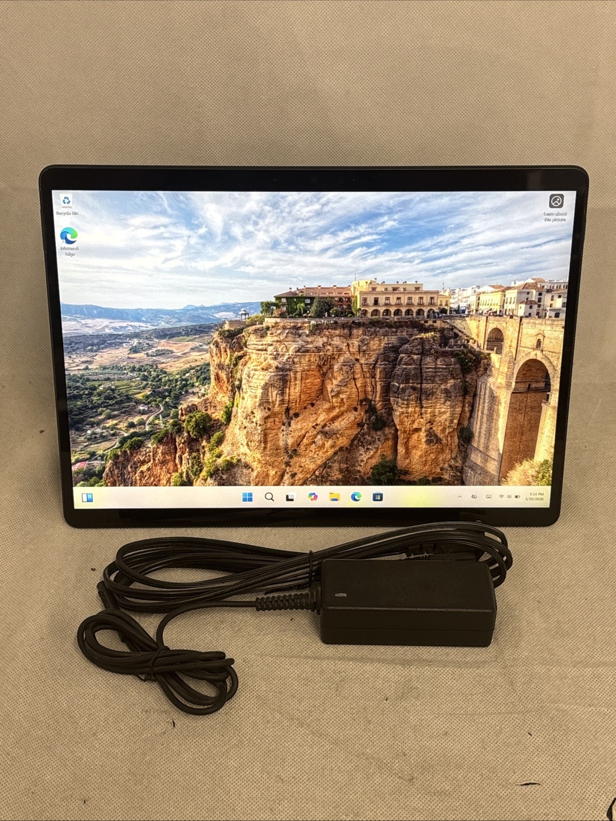 Microsoft Surface Pro 8 13″ (256GB, Intel i7 11th Gen., 16GB) Graphite