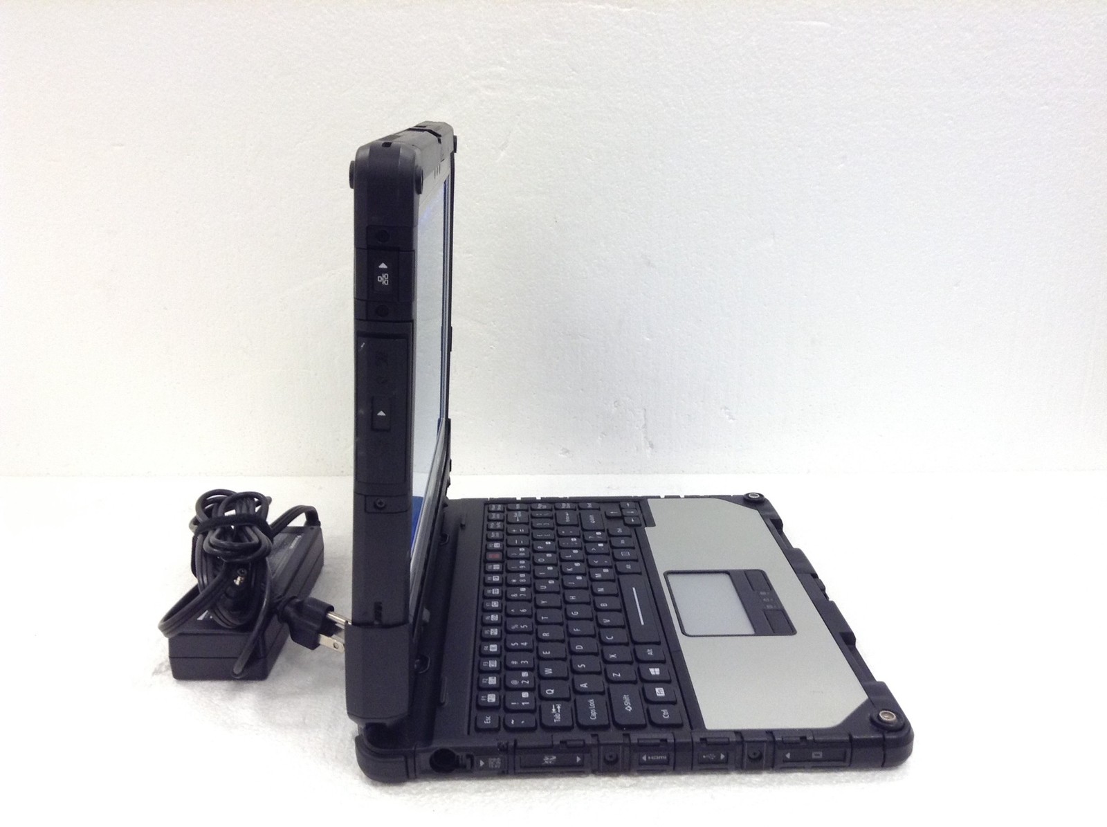 Panasonic Toughbook CF-33 MK1 i7-7600U 16GB 256GB SSD Touch 2 Batt, 7K HRS WORKS