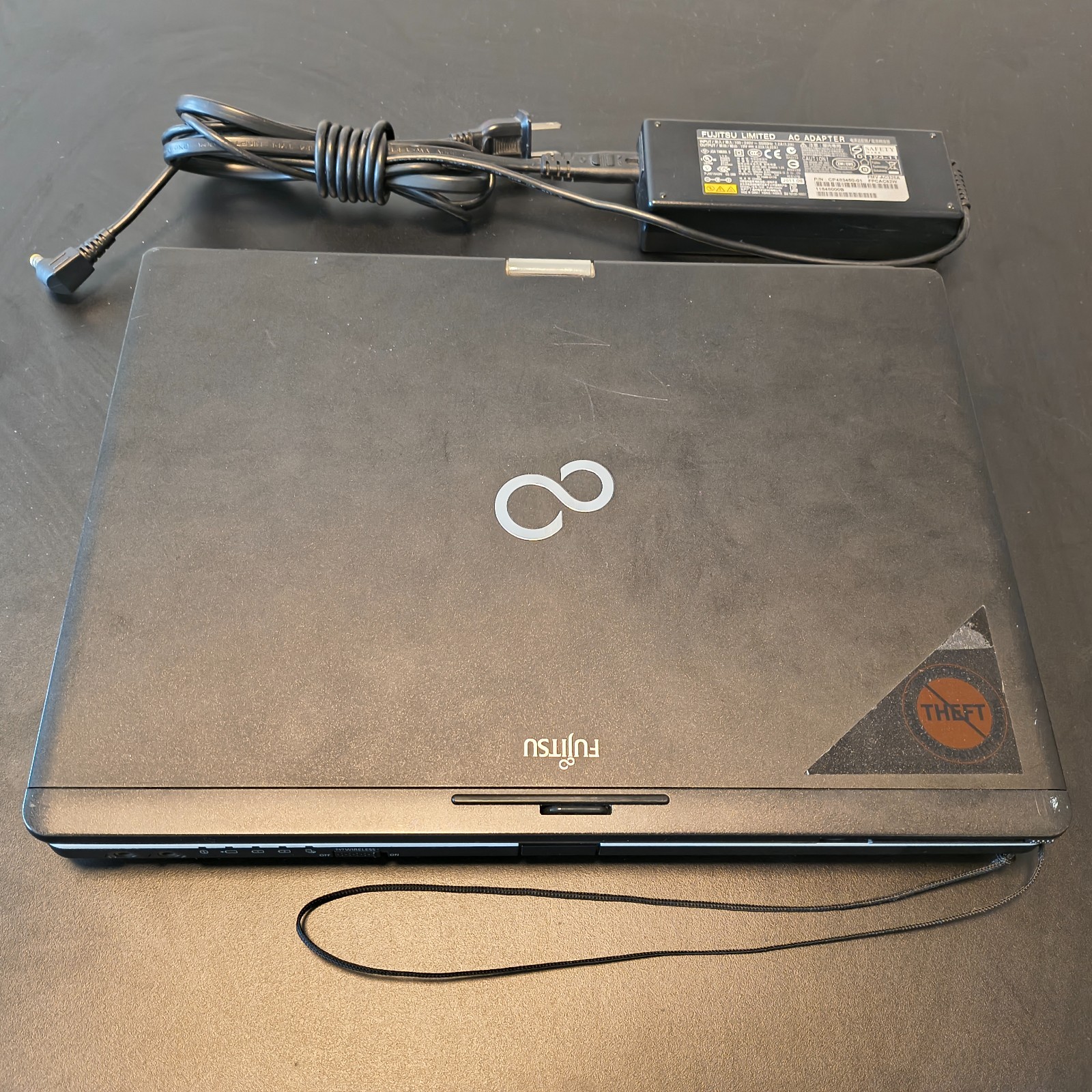 Fujitsu Lifebook T901 Laptop/Tablet i5, 8 GB RAM, 1 TB HDD, Win10 installed+case
