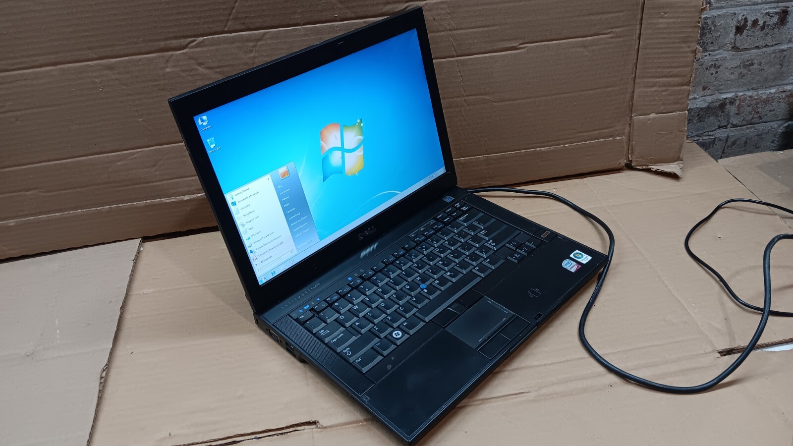 Dell Latitude E6400 Laptop Windows 7 pro Operating system intel Core 2 Duo 4 GB