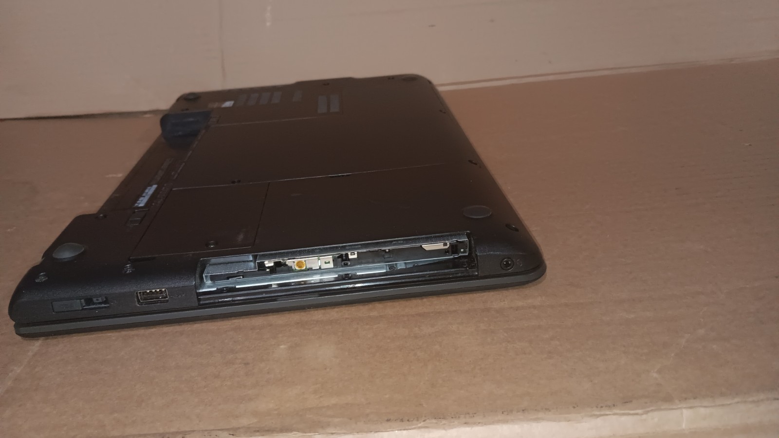 Lenovo Thinkpad E560 Laptop intel core i7-6500U @ 2.50 GHZ 15.6″ LCD Screen