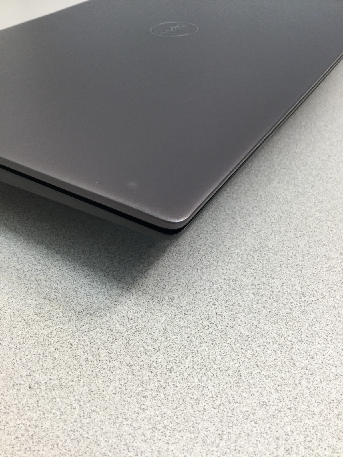 **AS-IS**Dell Vostro 5402 14″ core i5 11th gen 8GB RAM /NO SSD /PARTS OR REPAIR!