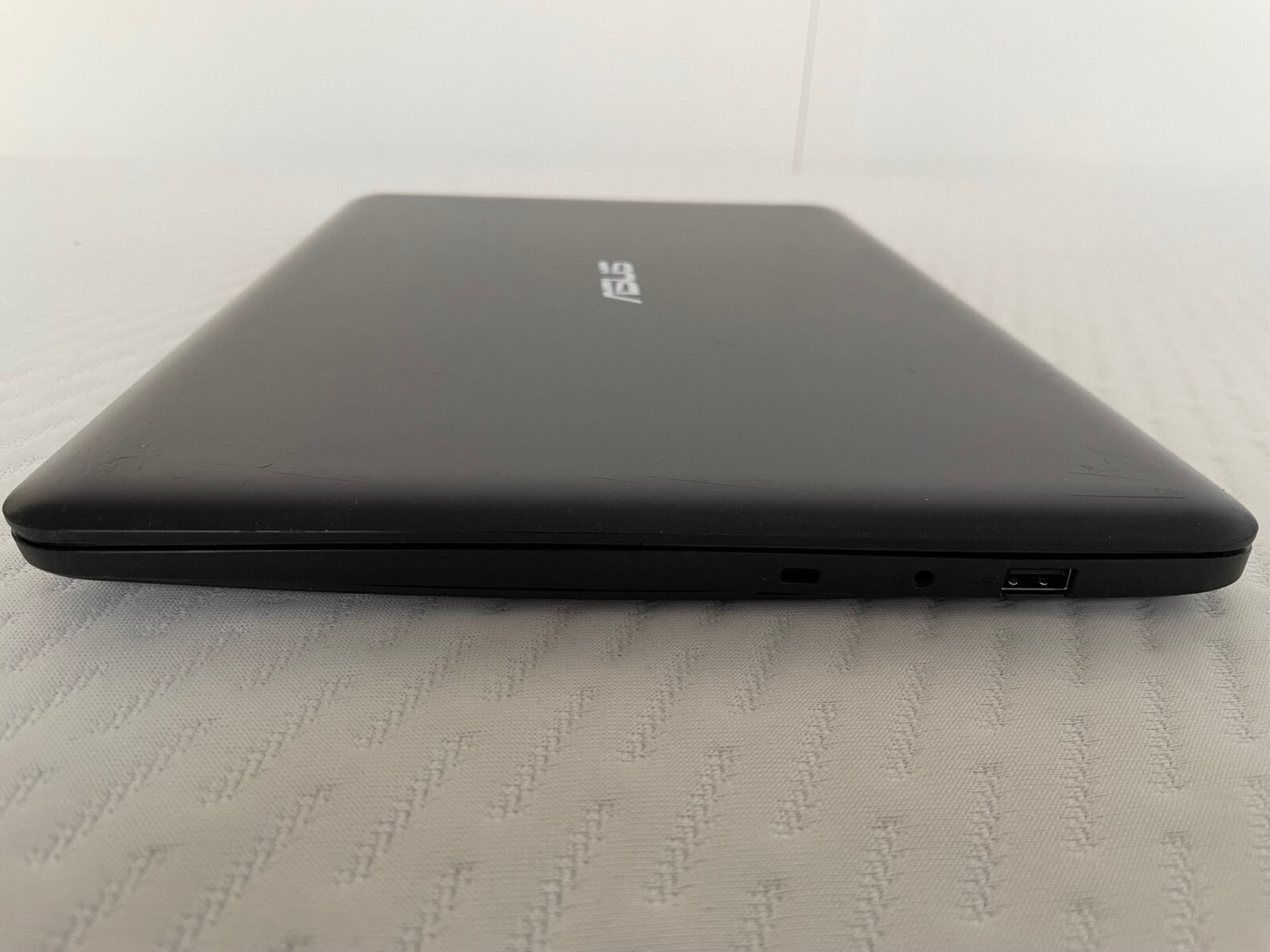 ASUS Laptop E402S N3050 CPU, 2GB RAM, 32GB eMMC SSD, Boots Up, For Parts As-Is
