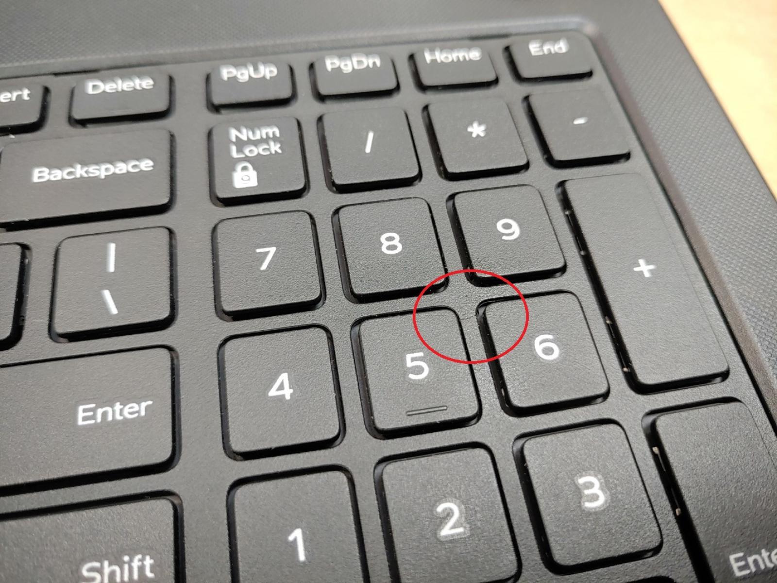 Dell Inspiron 15 5566 15.6″ i5-7200U✔*NO RAM/NO BATT/NO AC**POWERS ON SHUTS OFF*