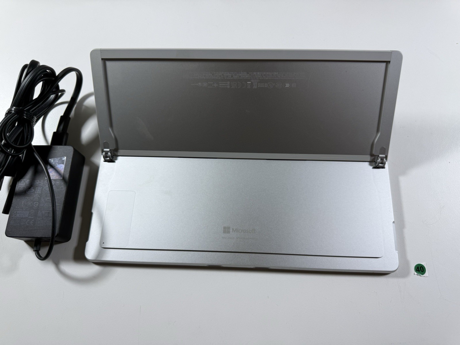 Microsoft Surface Pro 8 (1982) i5-1145G7 – 16GB RAM – 256GB 120Hz – Win 11 Pro