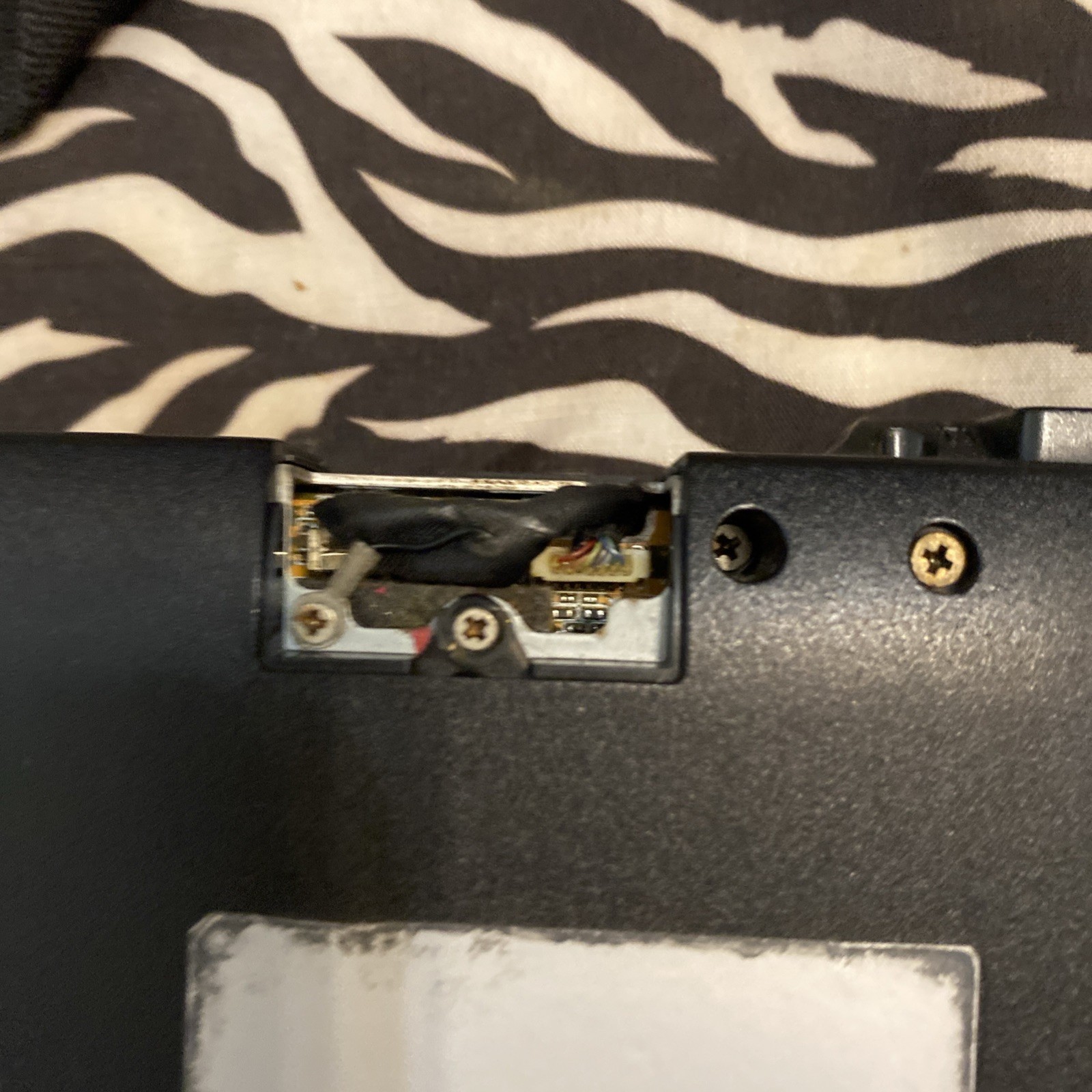 Asus X83Vb-X2 14.1″ Intel Centrino Laptop Unknown Specs Unit For Parts/Repair