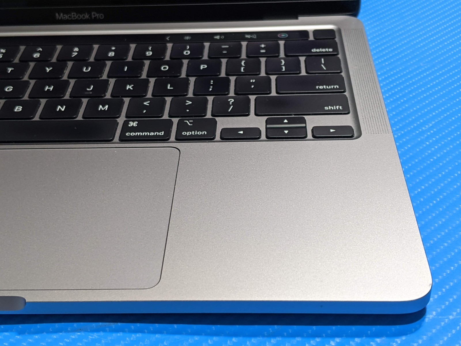 Apple MacBook Pro A2338 (2020) 13.3″ M1 8CPU/8GPU 3.2GHz 16GB 1TB MYDA2LL/A +PA