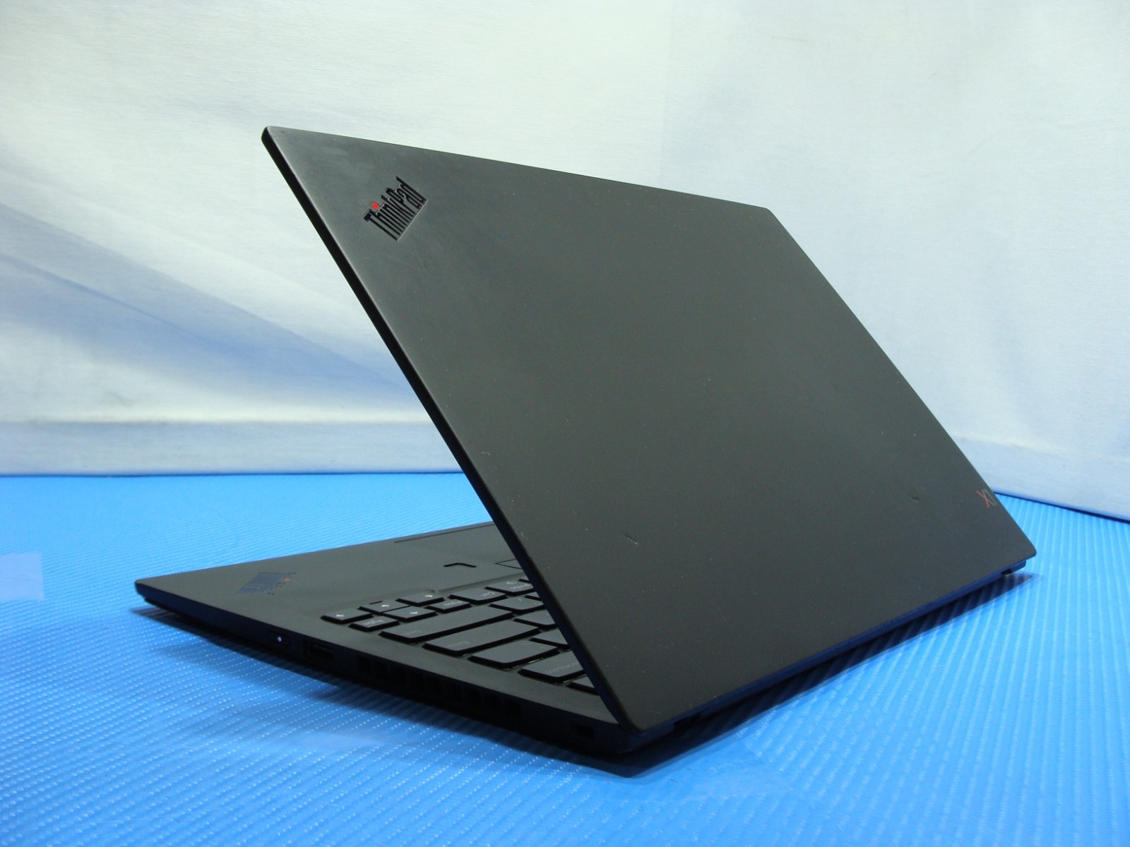 Lenovo ThinkPad X1 Carbon Gen 7 14″ FHD i5-8265U 1.6GHz 8GB 256GB Win 11 Pro +PA