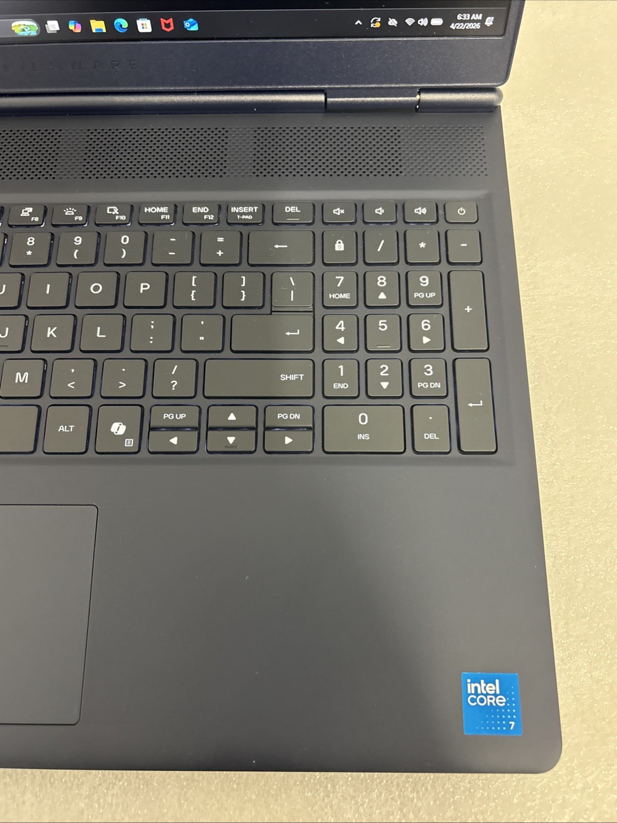 Dell Alienware 16 Aurora (1TB, Intel Core 7, 16GB, RTX 5050, Windows 11 Home)