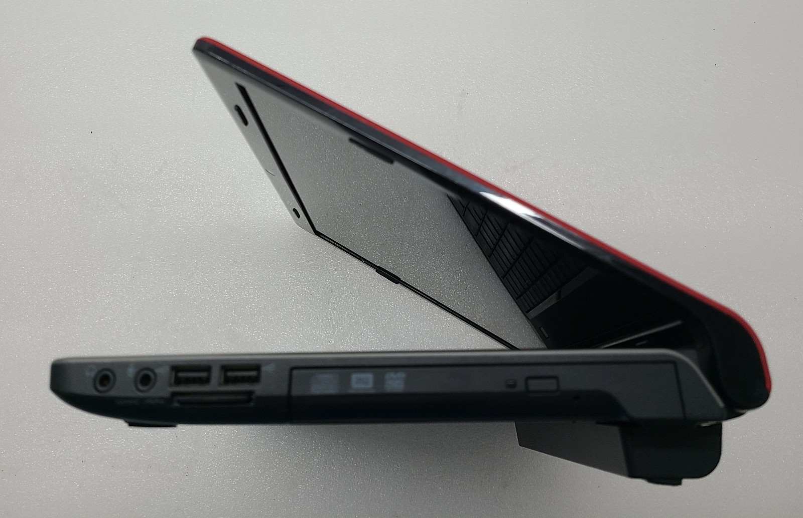 Dell Inspiron 1564 Laptop Intel I3-M330 3GB Ram NO HD/OS (FL)