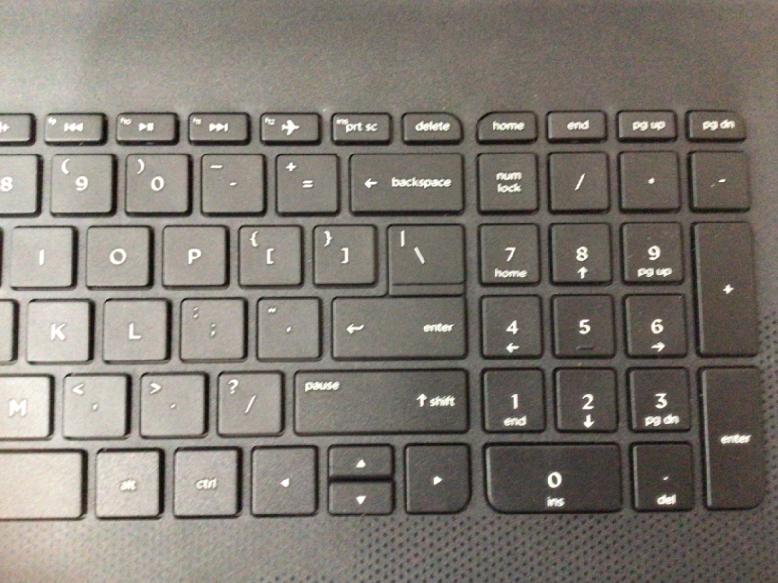 HP 15-af131dx Notebook AMD A6-5200 APU 4GB 500GB with Adapter & HP Soft Case