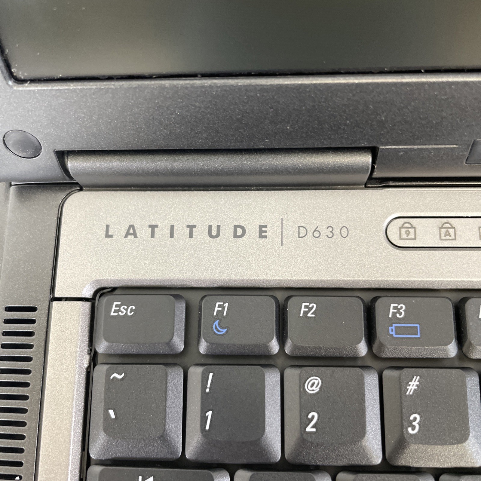 Retro Dell Latitude D630 14.1″ Laptop Intel C2D 2GHz 2GB RAM 80GB HDD WinXP