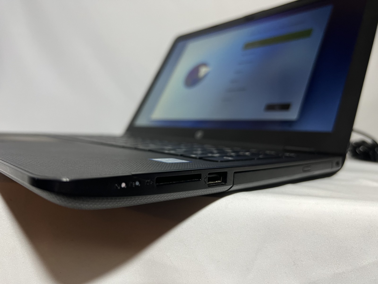 (READ!) HP Laptop 15-bs013dx: Core i3-7100U @2.40GHz, 12Gb DDR4, HDD+SSD, HP-OEM
