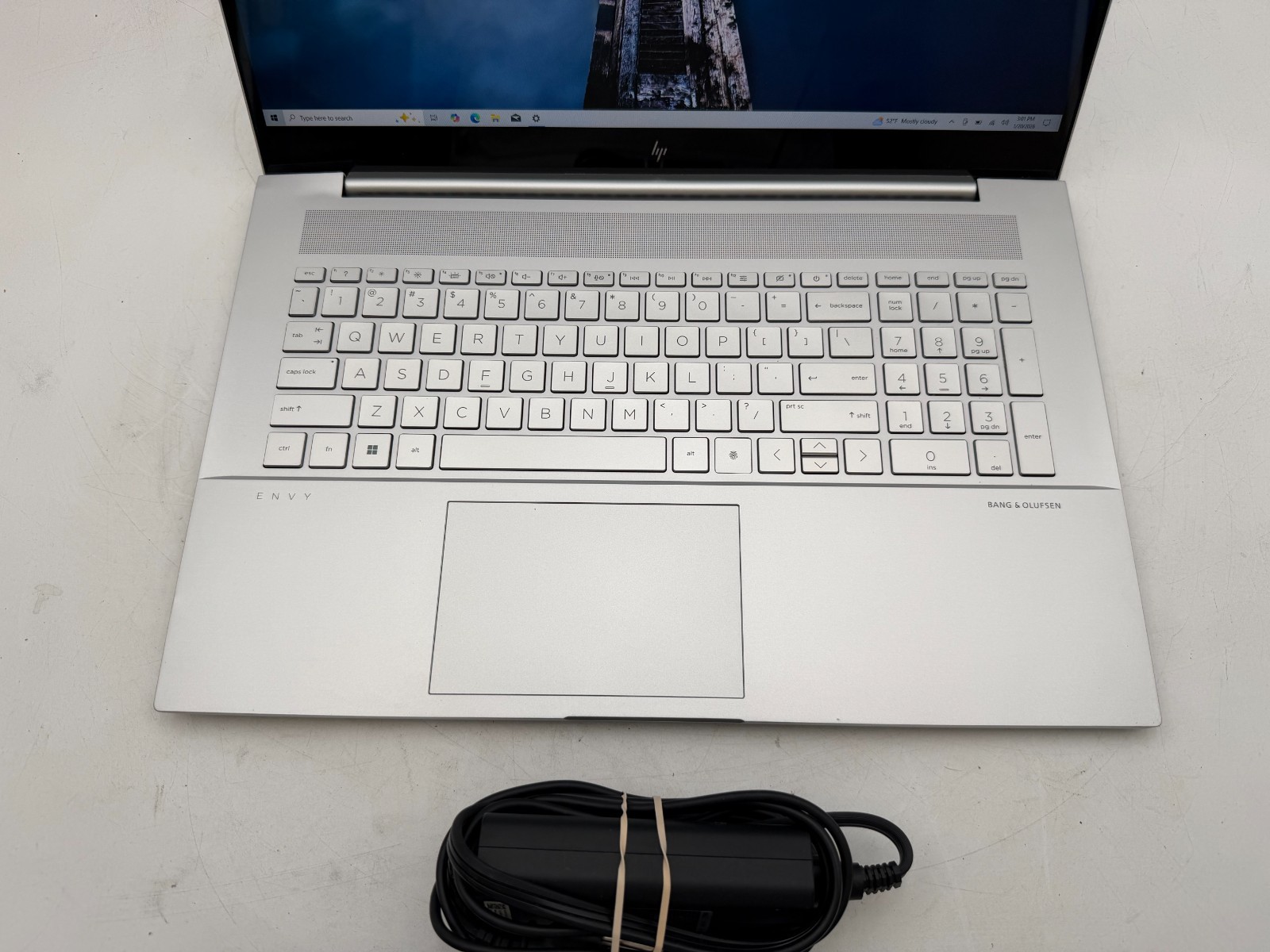 HP Envy Laptop 17m-ch1013dx 17.3″ 512 GB SSD 12 GB RAM i7-1195G7 Windows 10 Home