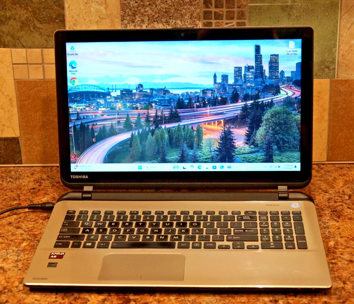 Latest 24H2 WIN 11PRO,Touchscreen Toshiba L55DT-B5144@2.00GHz.8GB RAM,250GB SSD