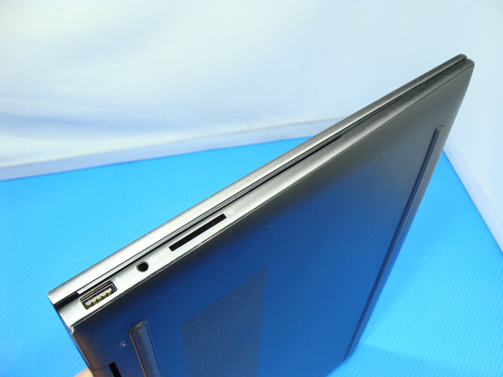 HP ENVY x360 15-ey0013dx 2-in-1 15.6″ TOUCH Ryzen 5 5625U 2.3GHz 8GB 256GB W11H