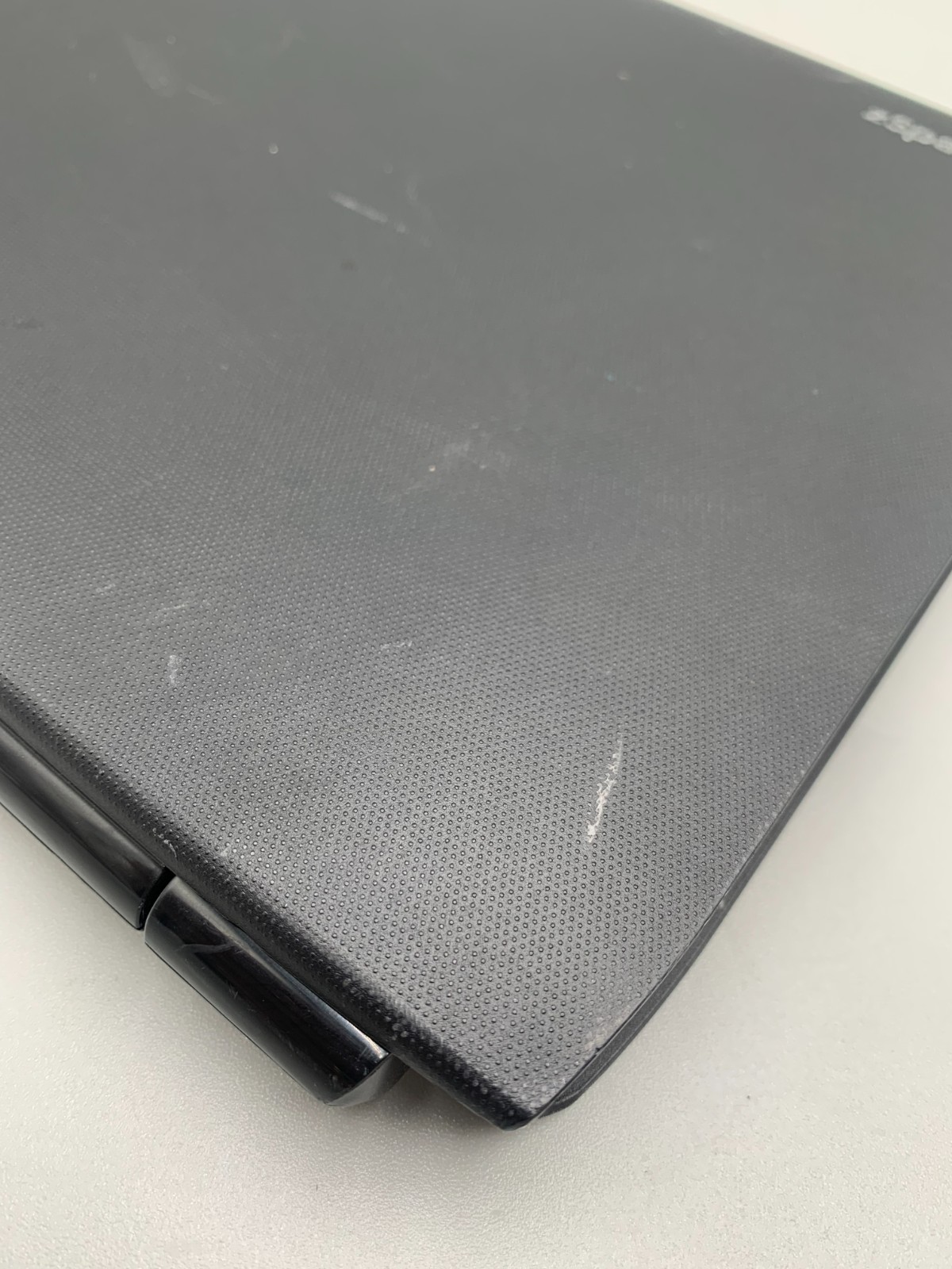zSpace W1847 15.6″ AMD A9-9420 3GHz 256GB SSD 8GB DDR4 Black Laptop Fair/Dent