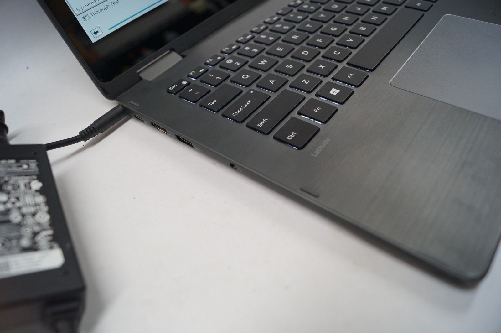 DELL 3379 P69G Latitude 13.5″ 128GB HD 4GB Mem 2GHz Power Cord WORKING PoR B153