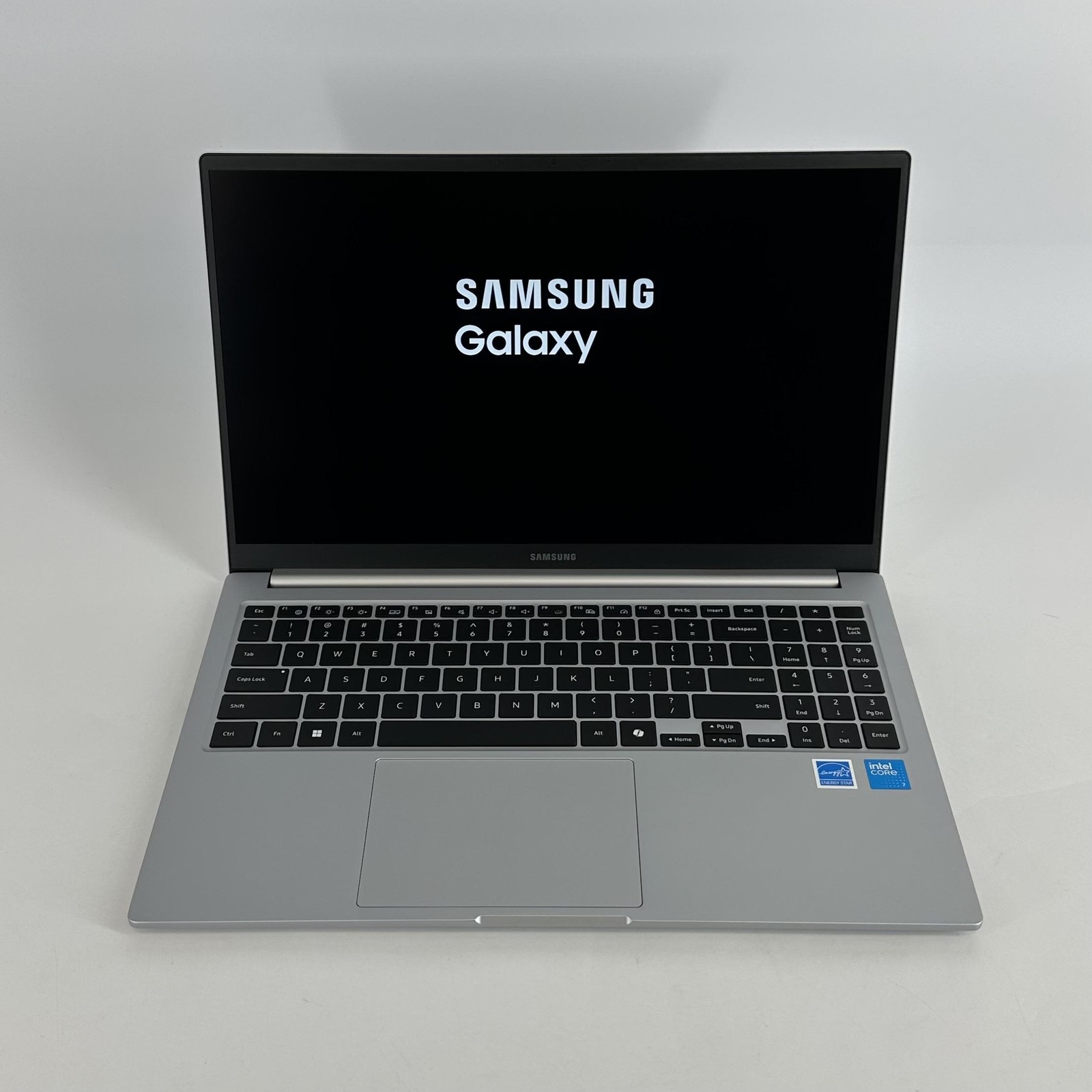Samsung Galaxy Book4 15.6 FHD 1.8 GHz Core 7 150U 16GB 512GB SSD Excellent