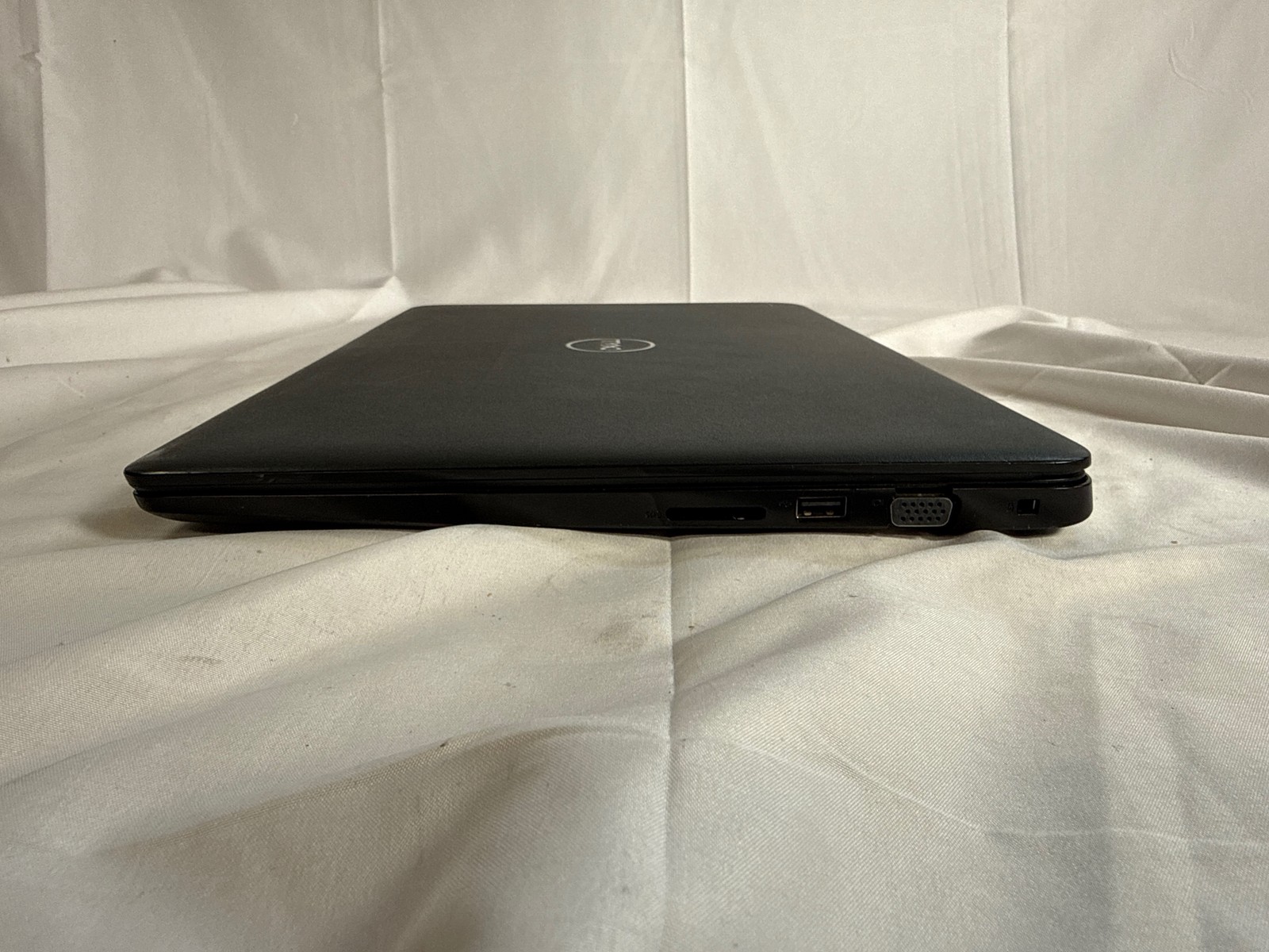 Dell Latitude 3500 Intel i7-8565U 16 GB 256 GB SSD NVIDIA MX130 2GB