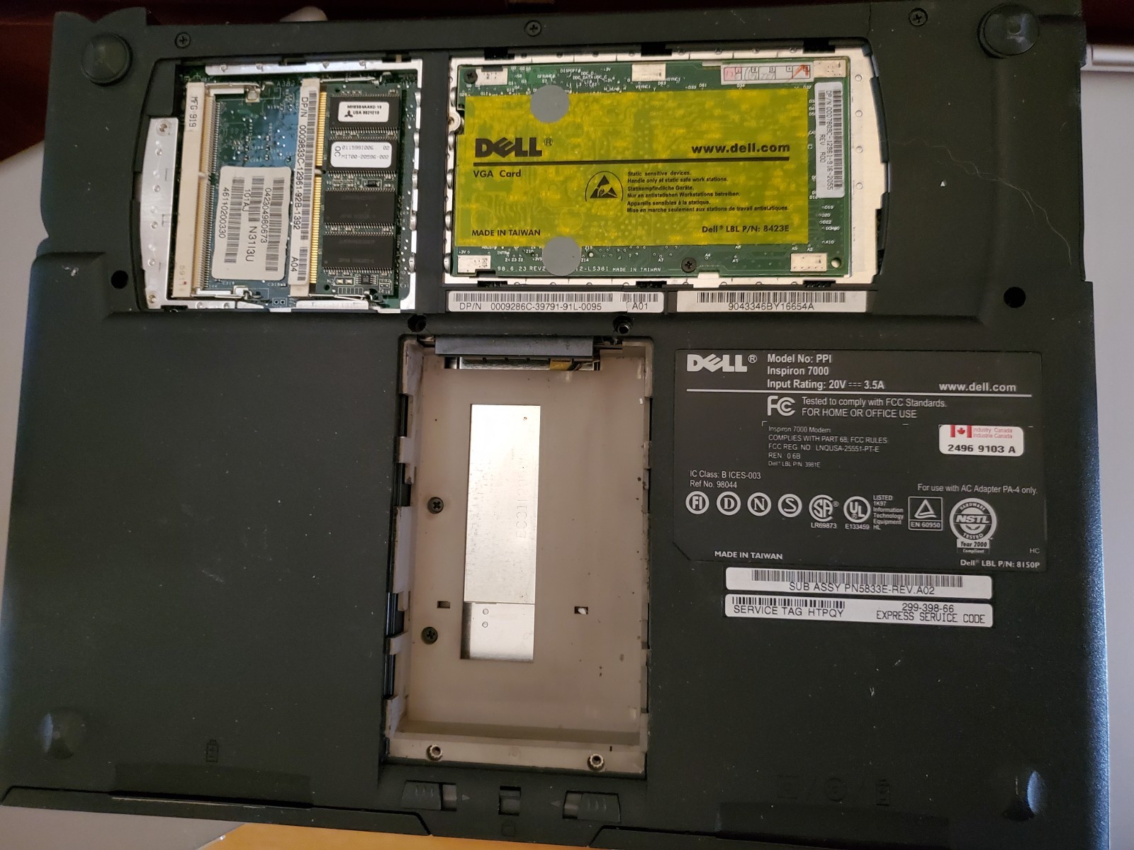 Three Old Laptop lot for parts Dell / HP
