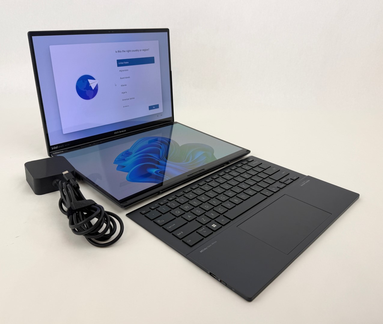 ASUS Zenbook DUO 14″ OLED Touch Displays Core Ultra 9 285H 32GB 2TB SSD W11H