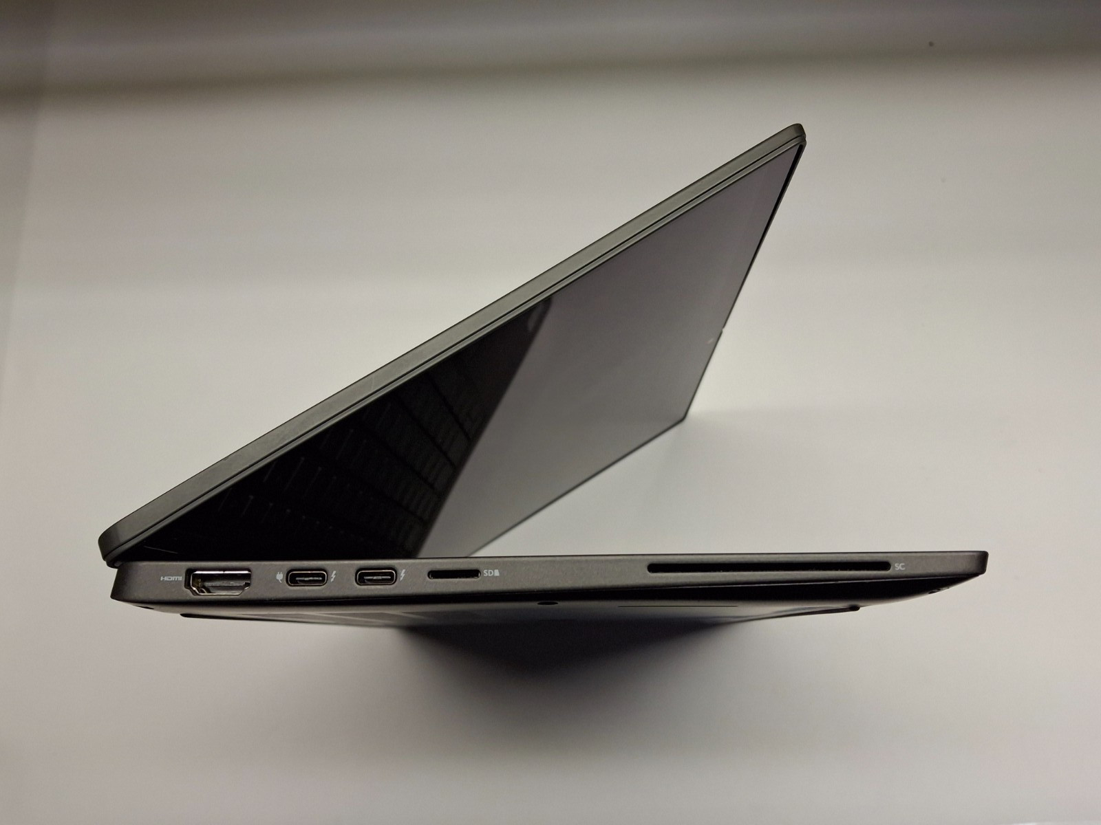 Dell Latitude 7410 14″ 2-in-1 Touch Intel 6 Core i7-10810U 16GB 256GB Win11P