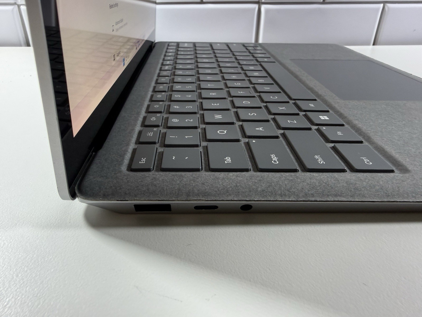 Microsoft Surface Laptop 5 13.5” 1950 Intel Core i7-1265U 16GB RAM 512GB NVME