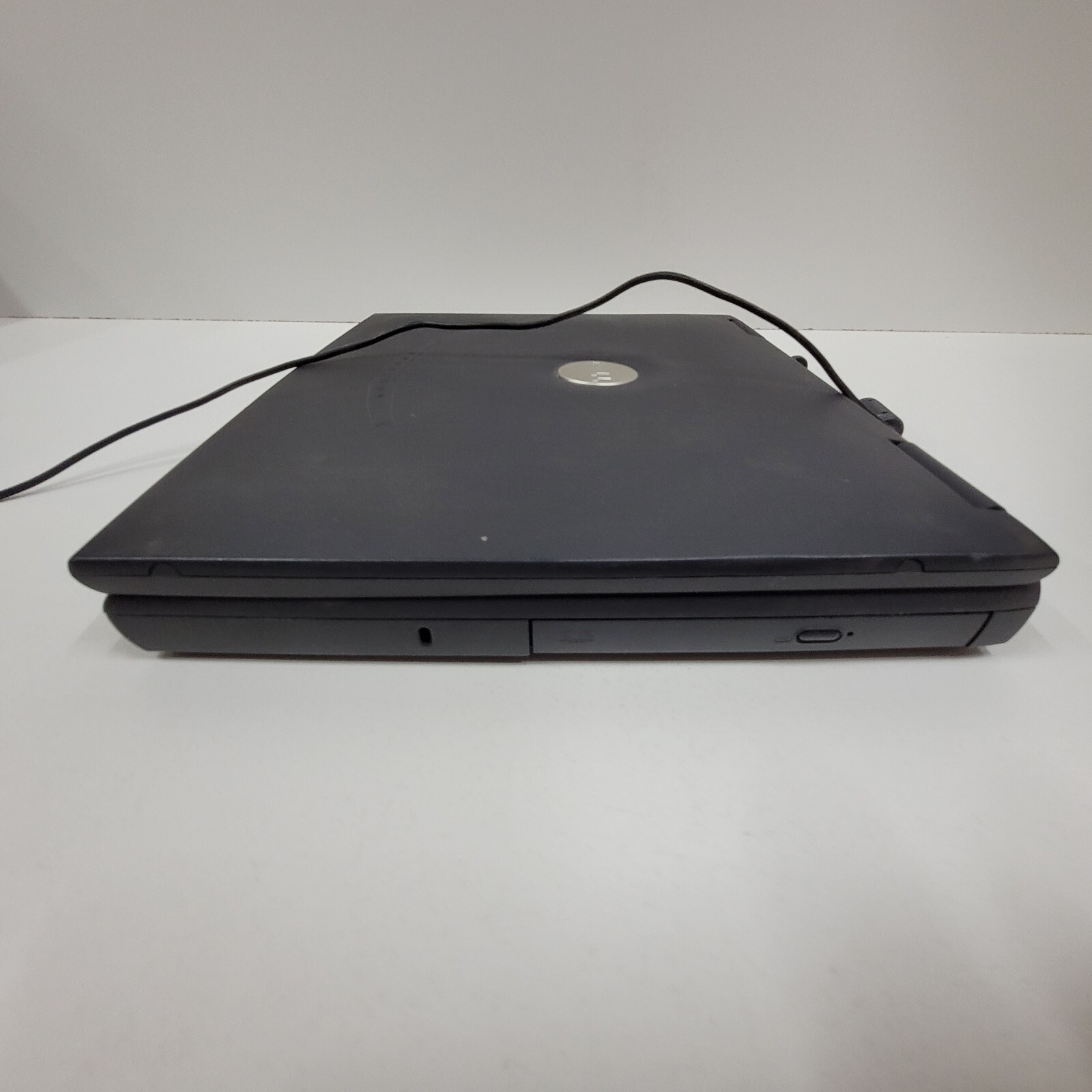 VINTAGE DELL Inspiron 2650 Pentium 4 Mobile 1.6 GHz, 256MB, 20 Gig, Win XP, DVD