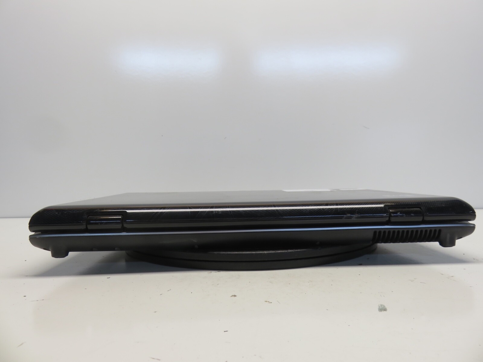 HP Pavilion DV9500 Laptop AMD Turion 64 X2 2GB NO HDD No Batt
