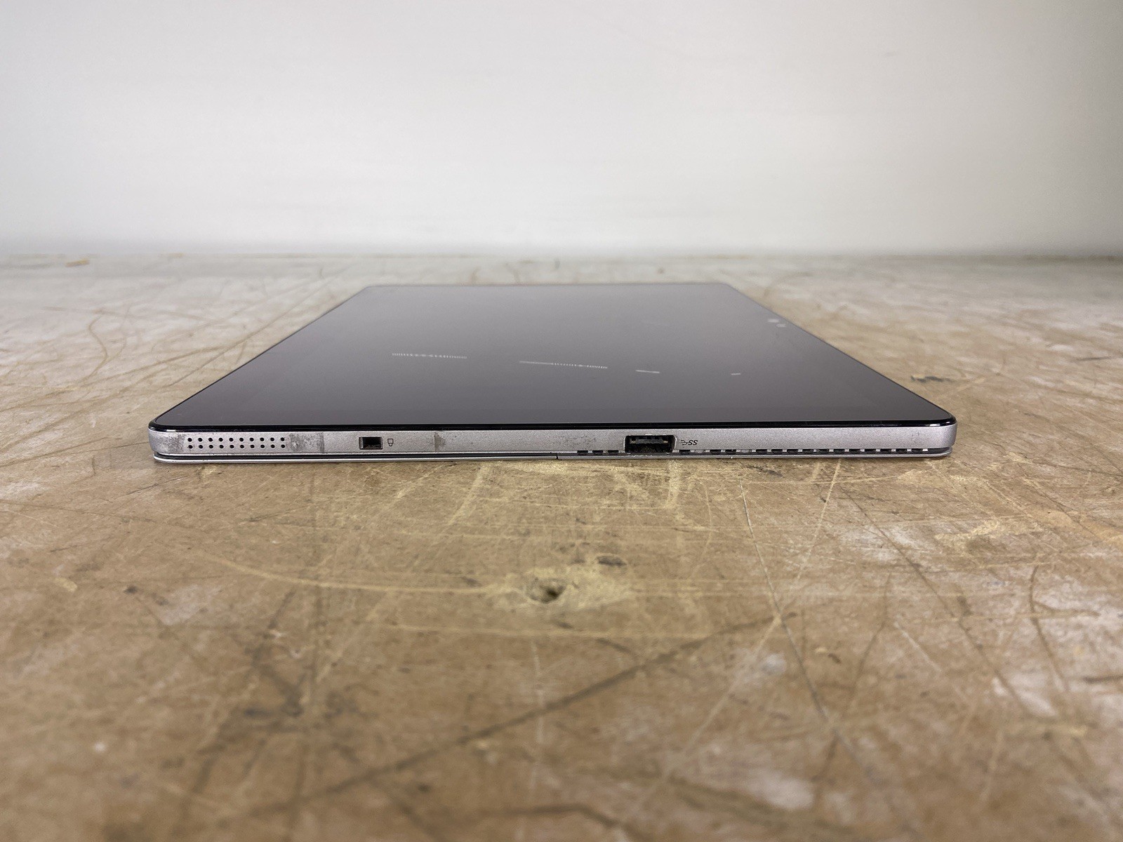 DELL LATITUDE 7210 2-IN-1 i5-10310U @ 1.70GHz, 8GB RAM, NO HDD/OS – (FOR PARTS)