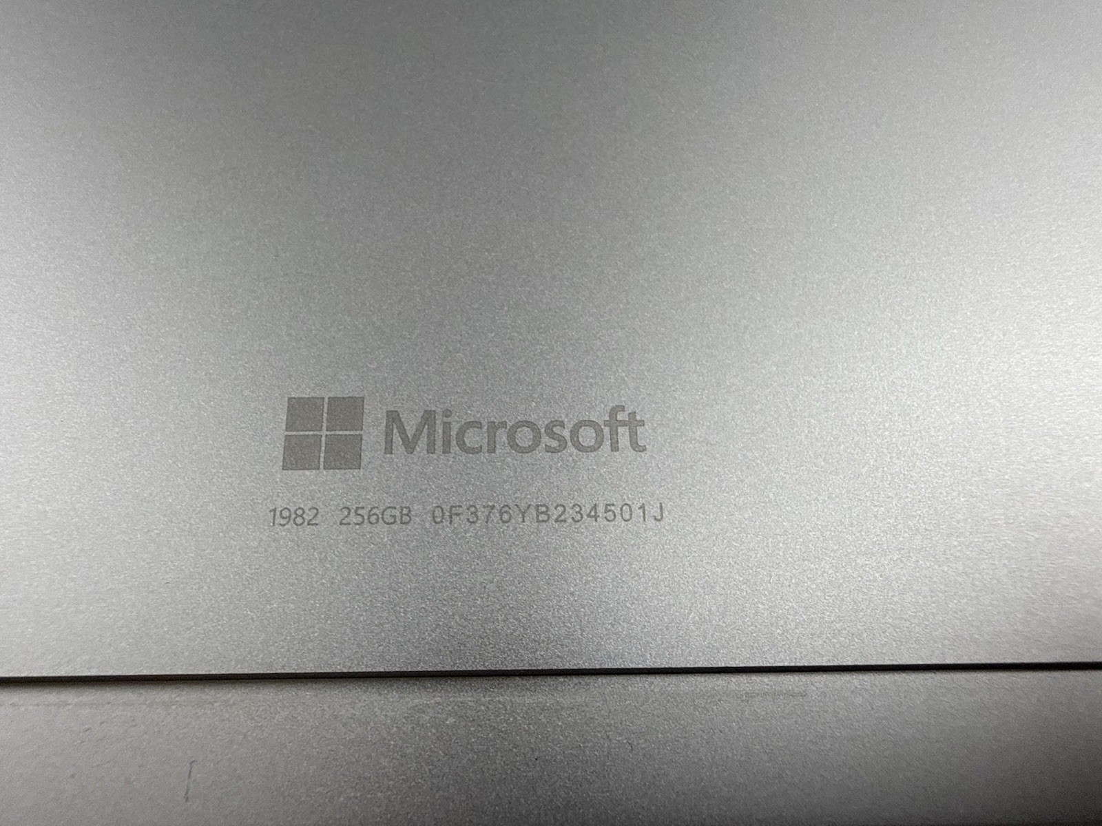 Microsoft Surface Pro 8 (1982) i5-1145G7 – 16GB RAM – 256GB 120Hz – Win 11 Pro